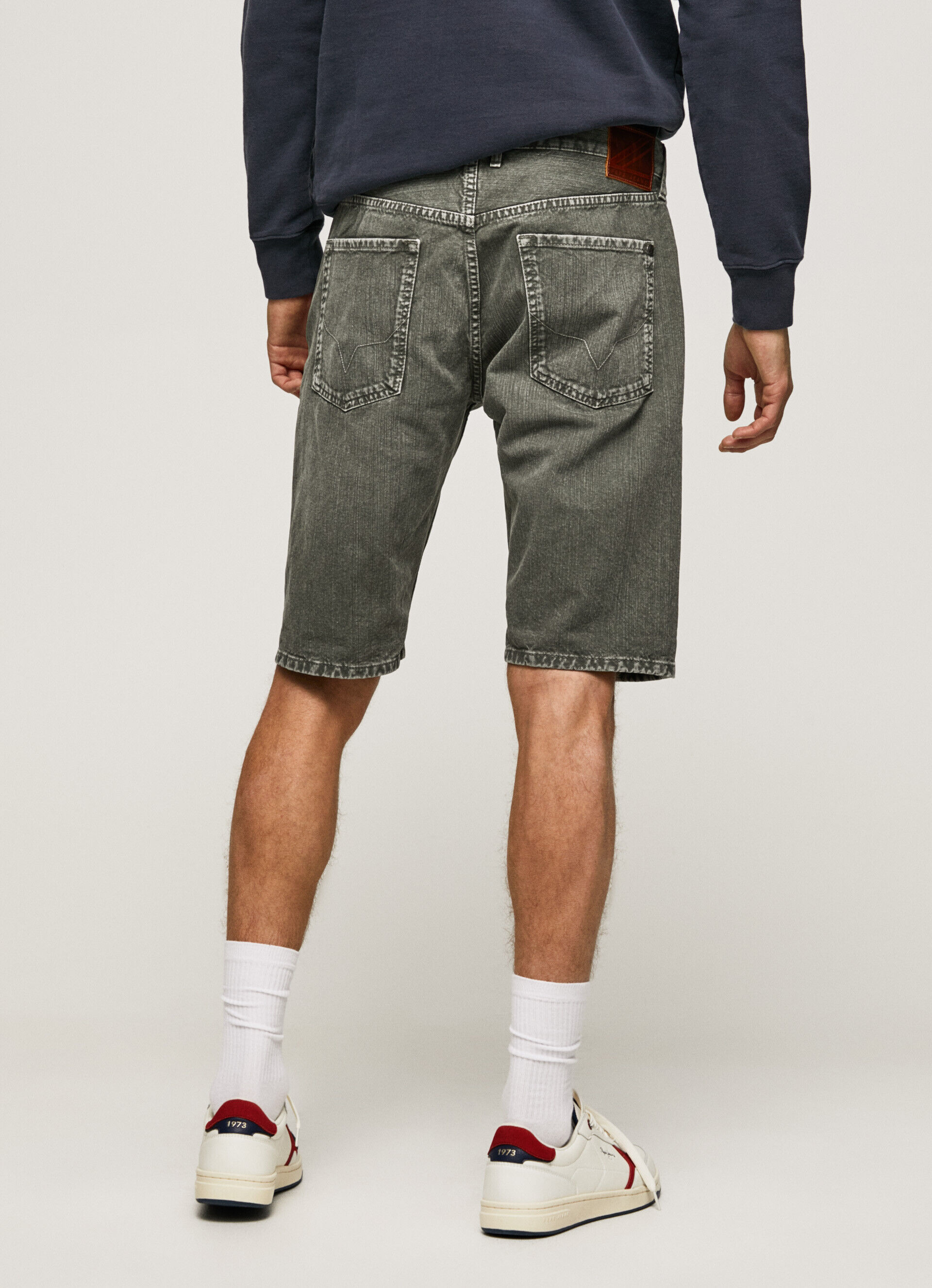 CALLEN FIT RELAXED DENIM BERMUDA - verde-esmeralda