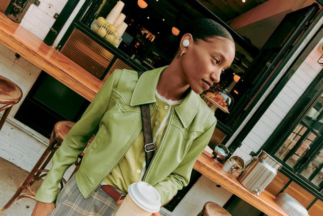 Bose QuietComfort trådløse in-ear-hovedtelefoner (hvid røg)