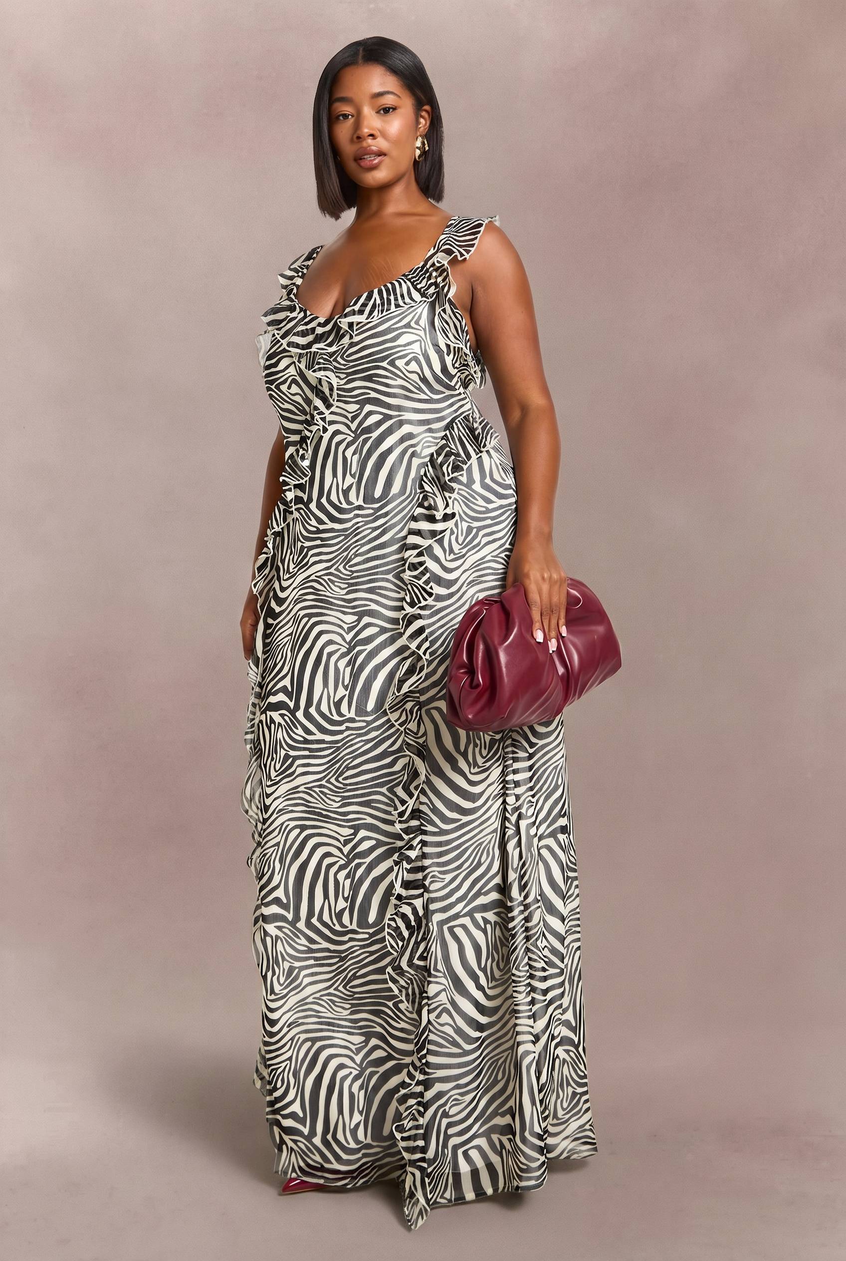 boohoo Robe Maxi Grande Taille En Mousseline À Imprimé Zèbre Avec Volants Et Bretelles