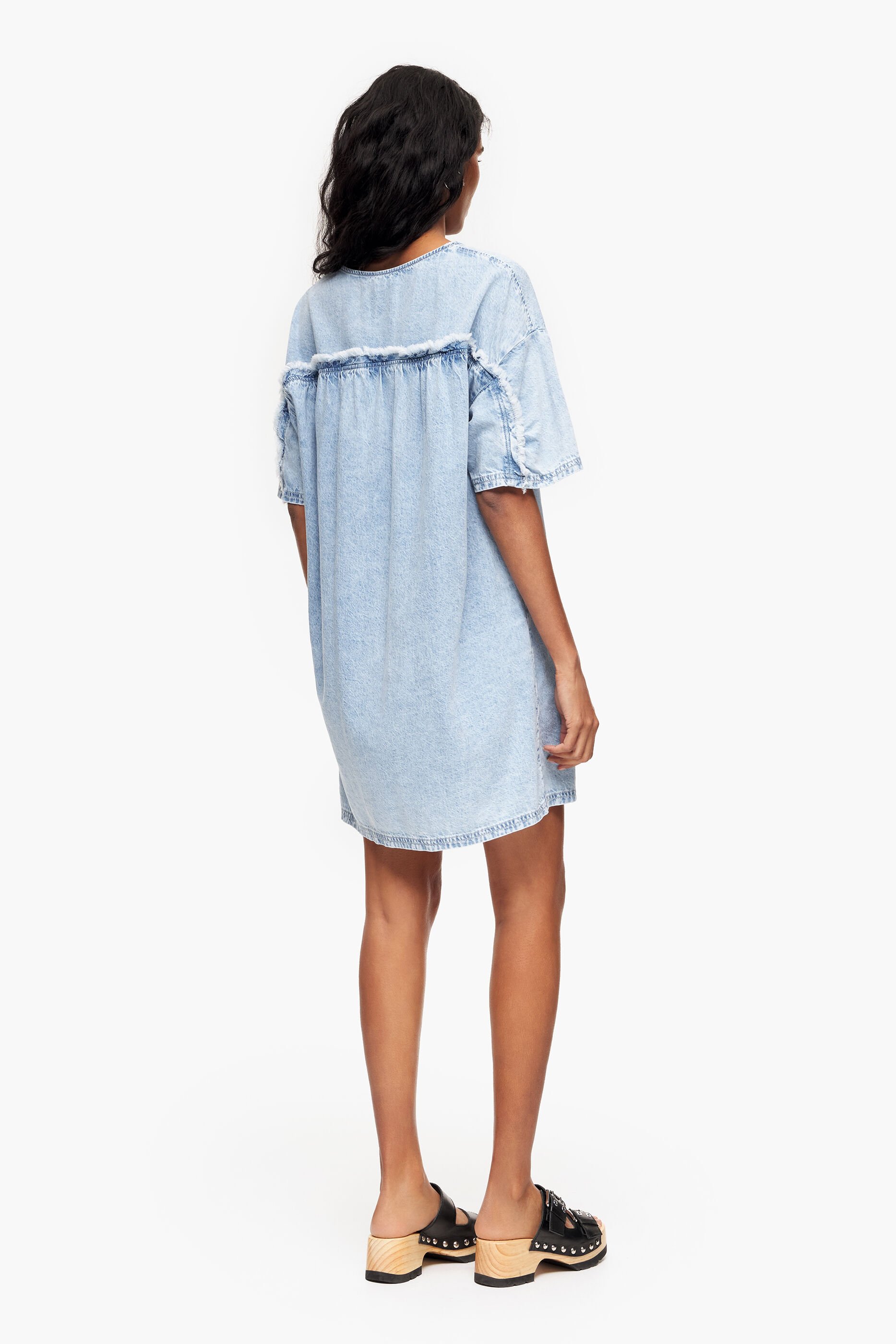 vestido curto jeans azul