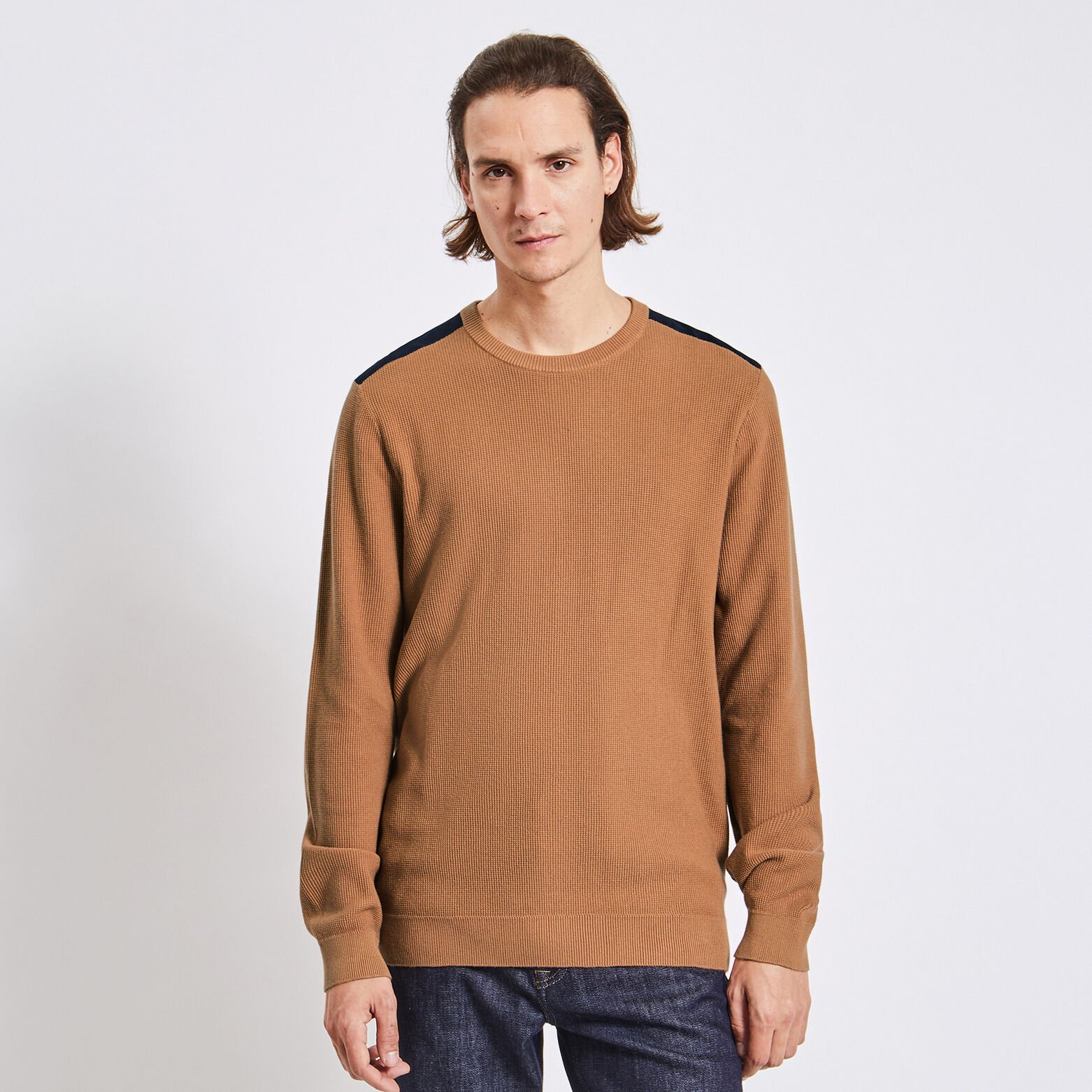 Pull à col rond et patch épaule Camel