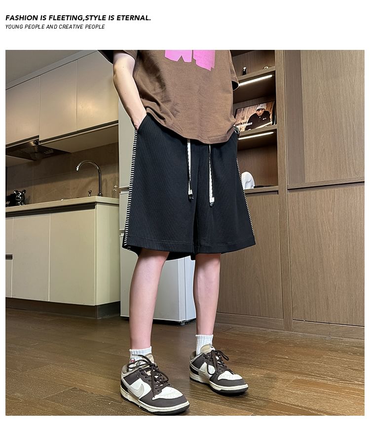 Tiaota - Contrasterende gestikte shorts met gemiddelde taille