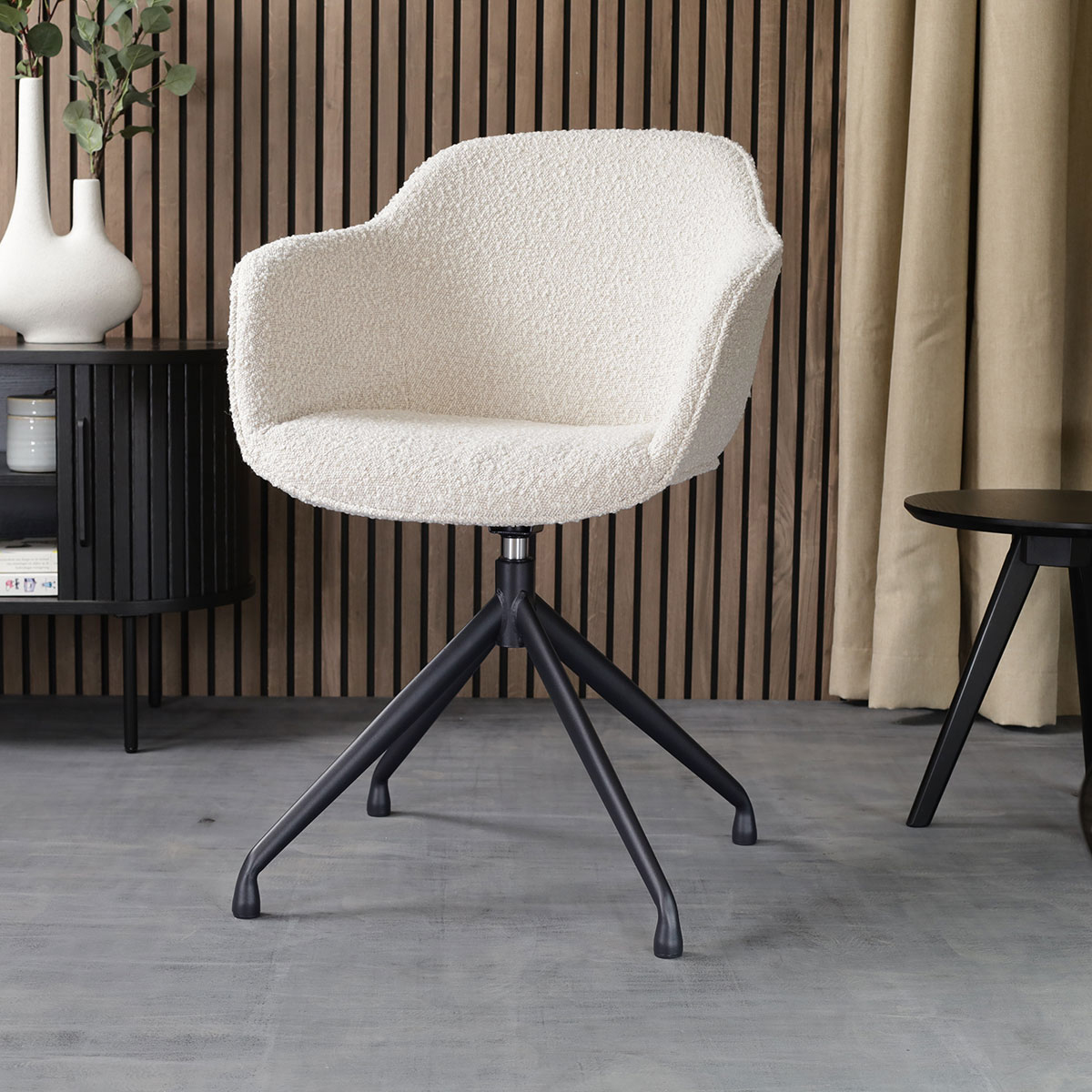 Eetkamerstoel Nola-Mare bouclé beige - zwart onderstel