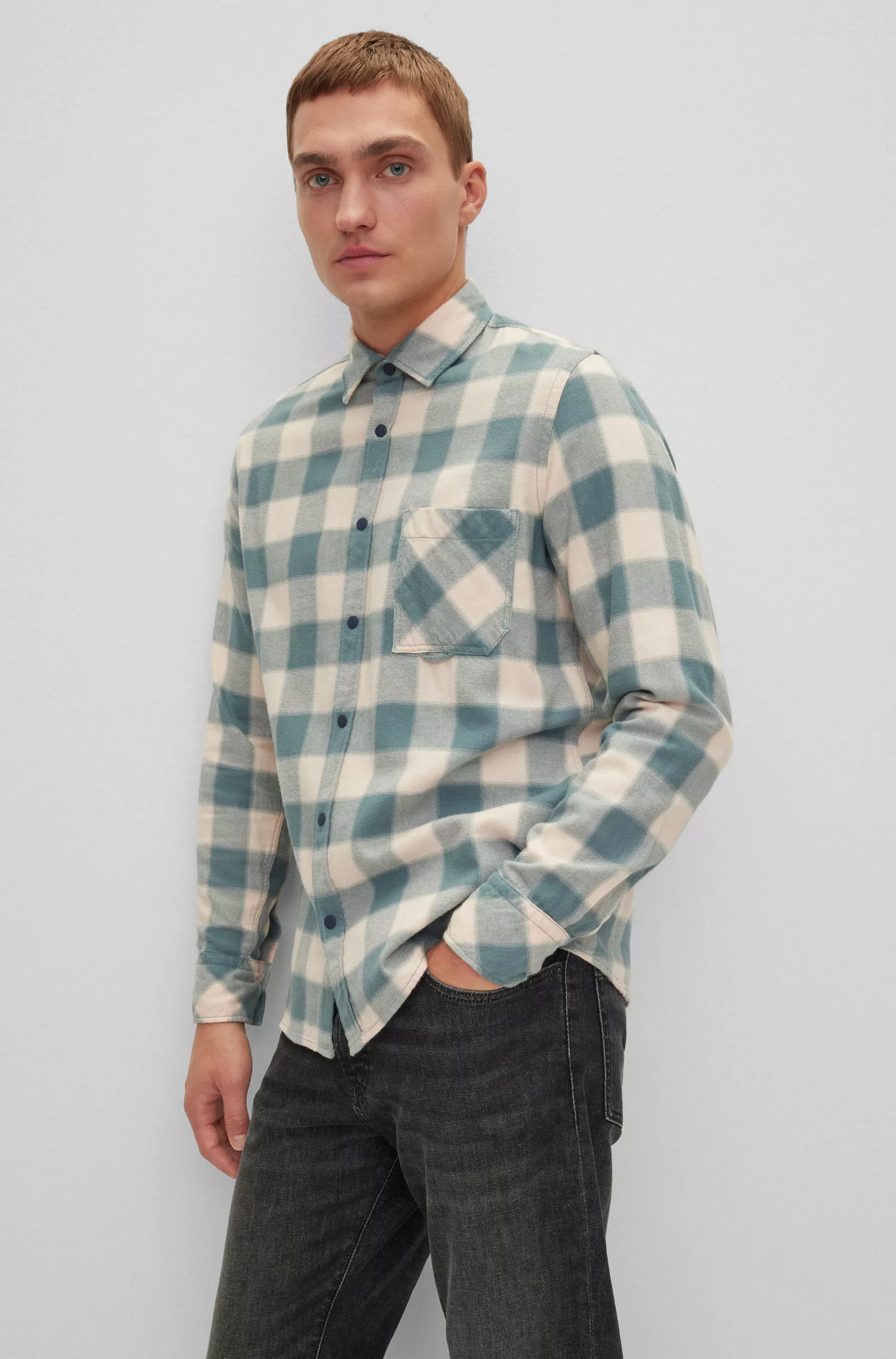 Camisa BOSS laranja, corte regular, em flanela de algodão xadrez.