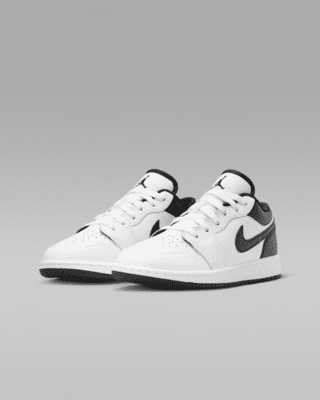 Air Jordan 1 Low Older Kids' Shoes