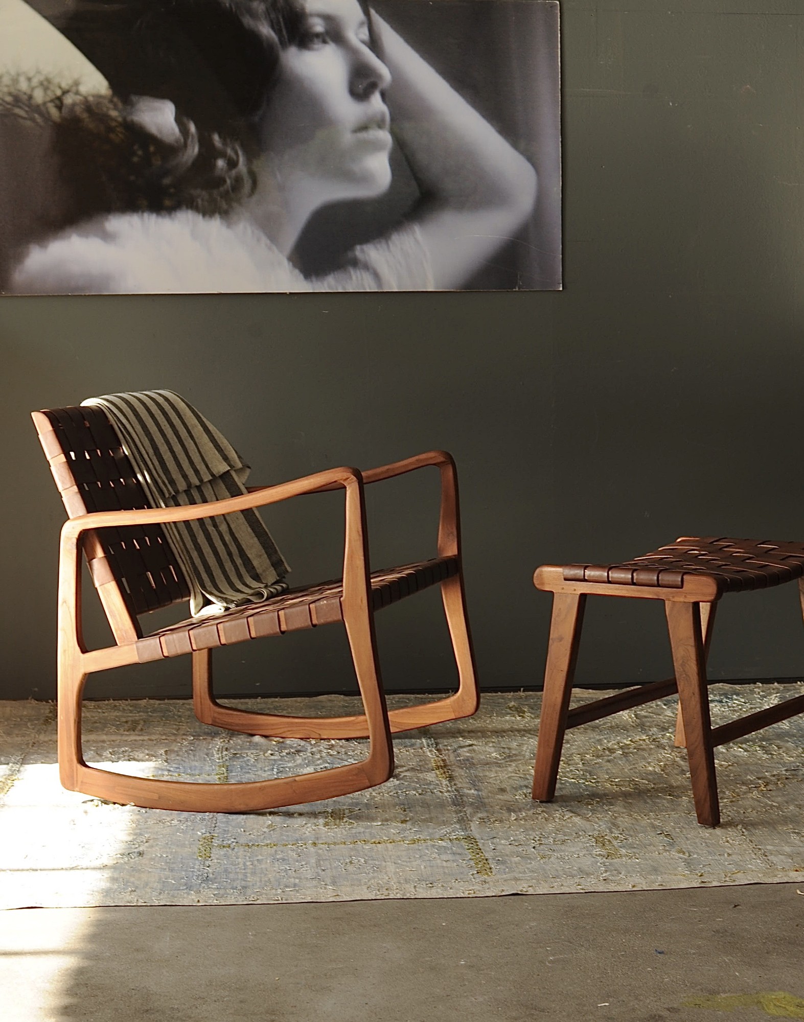 Schaukelstuhl 'Denrodt', Teak und Leder, B 68, H 76 cm, L 72 cm von fischer's lagerhaus