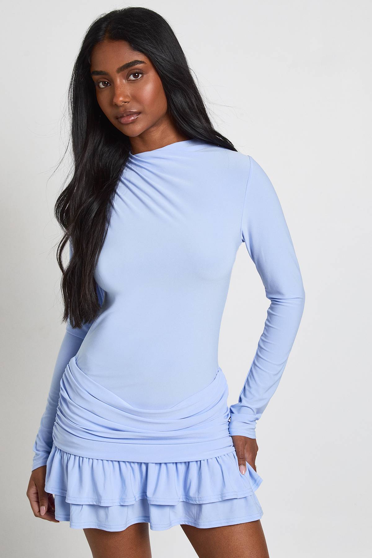 boohoo Robe Courte À Manches Longues Avec Drapé Devant
