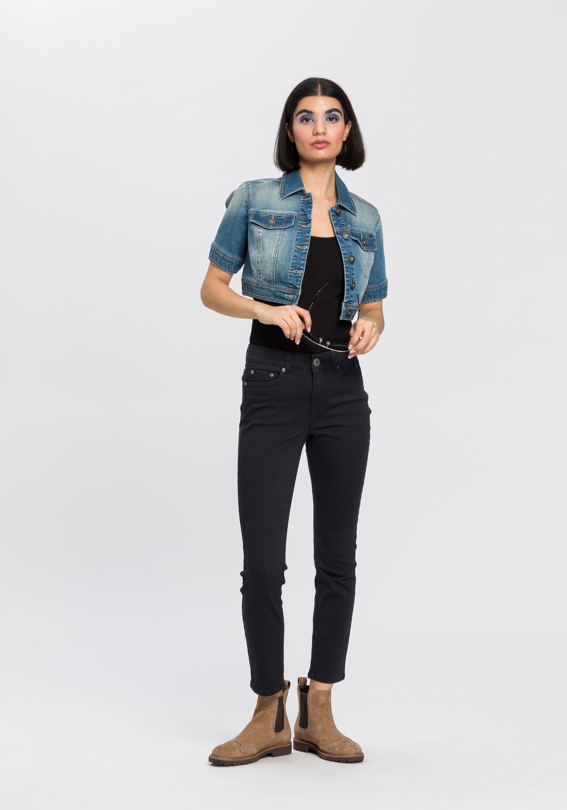 Arizona Jeansjacke aus Baumwollmischung,  figurbetont,  extrakurz,  in Stretch-Qualität