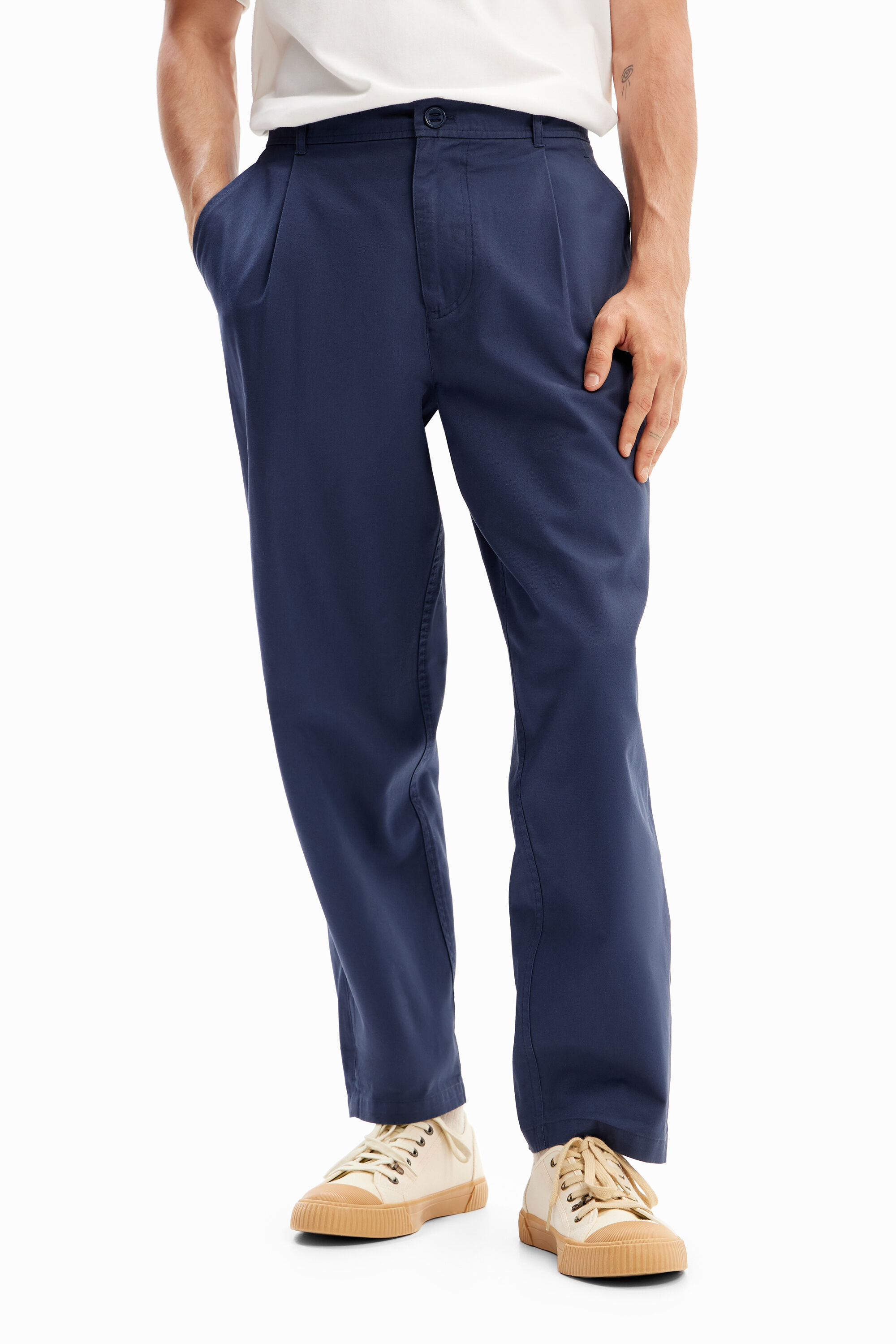 Calça chino afunilada