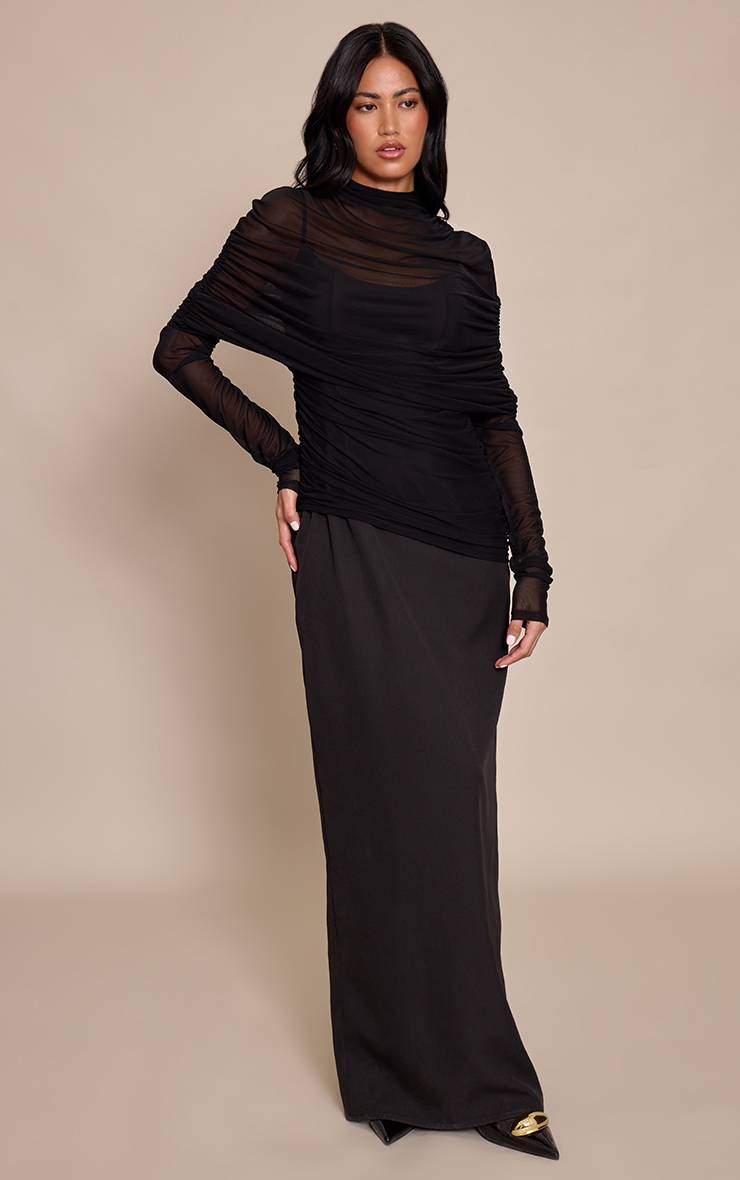 Noir Robe Longue À Manches Longues Avec Détail Cape
