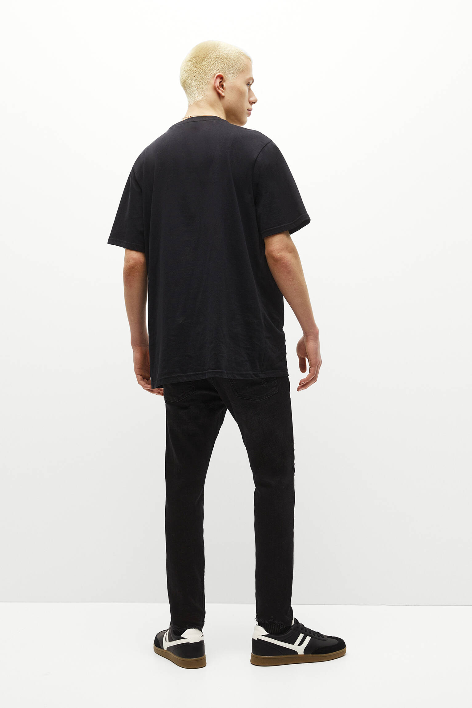 CALÇA JEANS SKINNY RASGADA - PRETA
