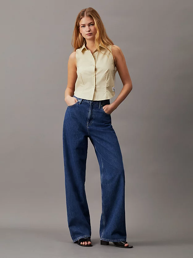 Calça jeans de cintura alta e modelagem relaxada
