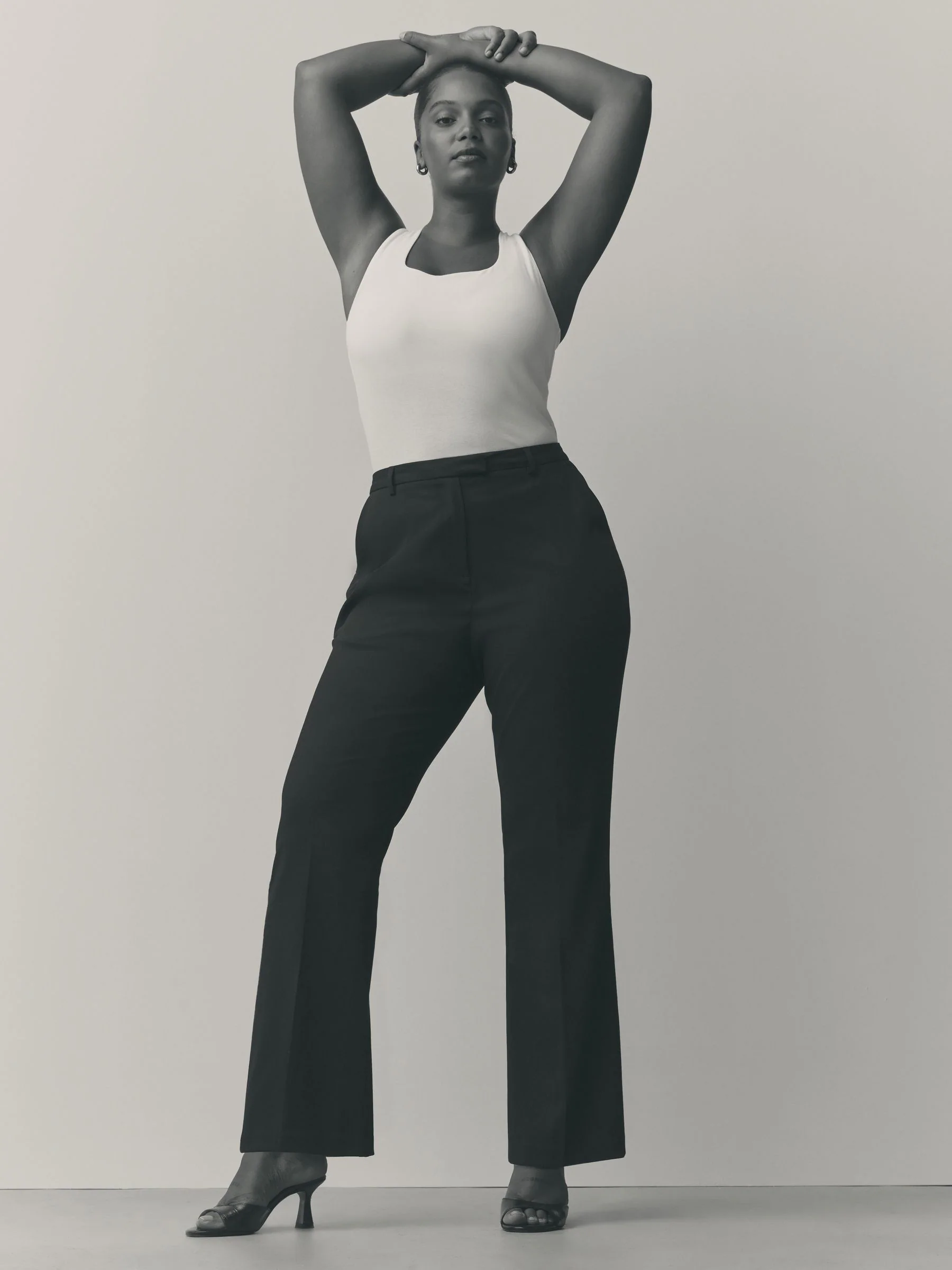 Zwart - Modieuze Hourglass broek met bootcut