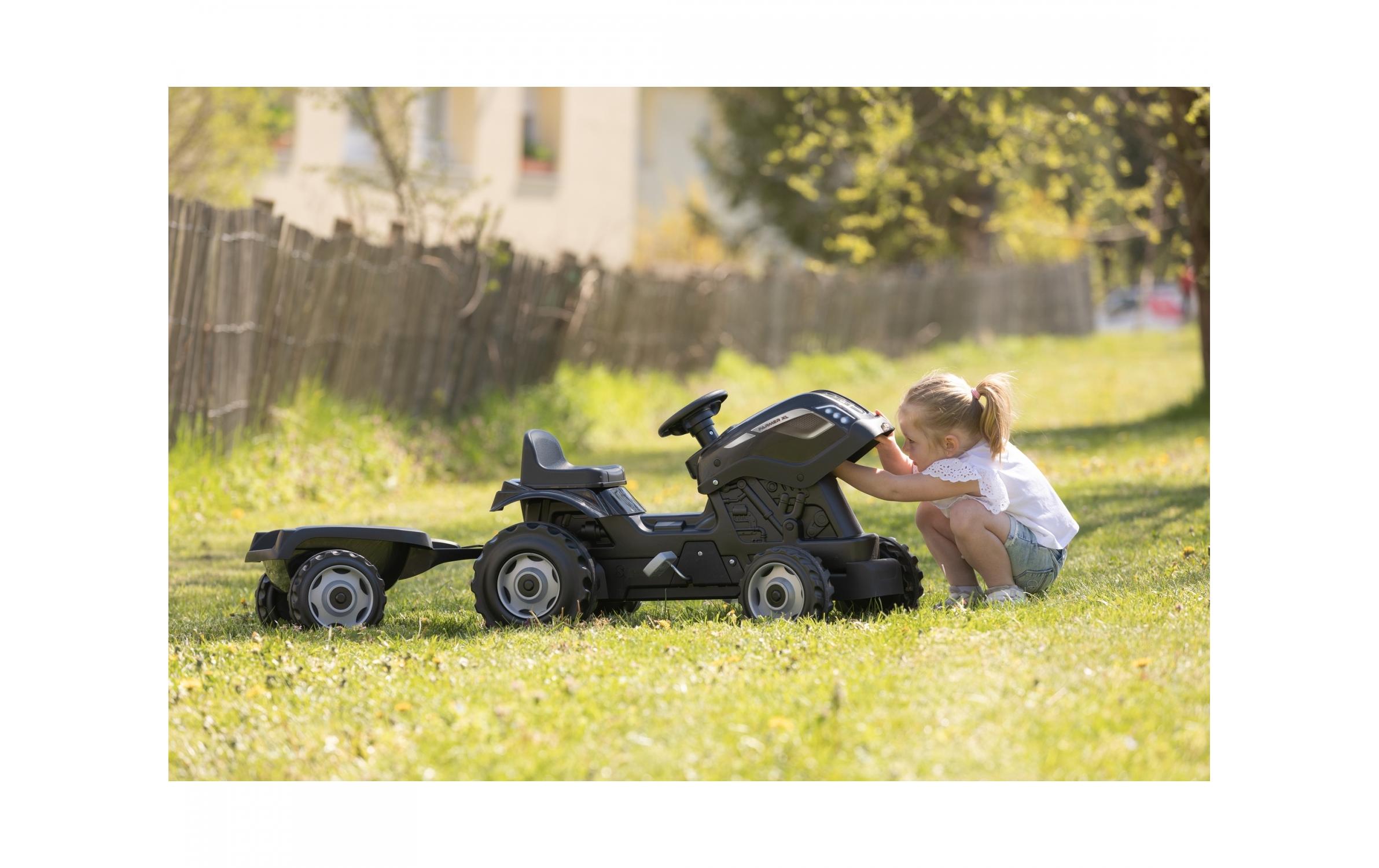 Traktor Farmer XL SchwarzAufsitztraktor mit Anhänger