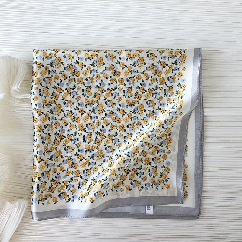 Frior - Zijden sjaal met bloemenprint