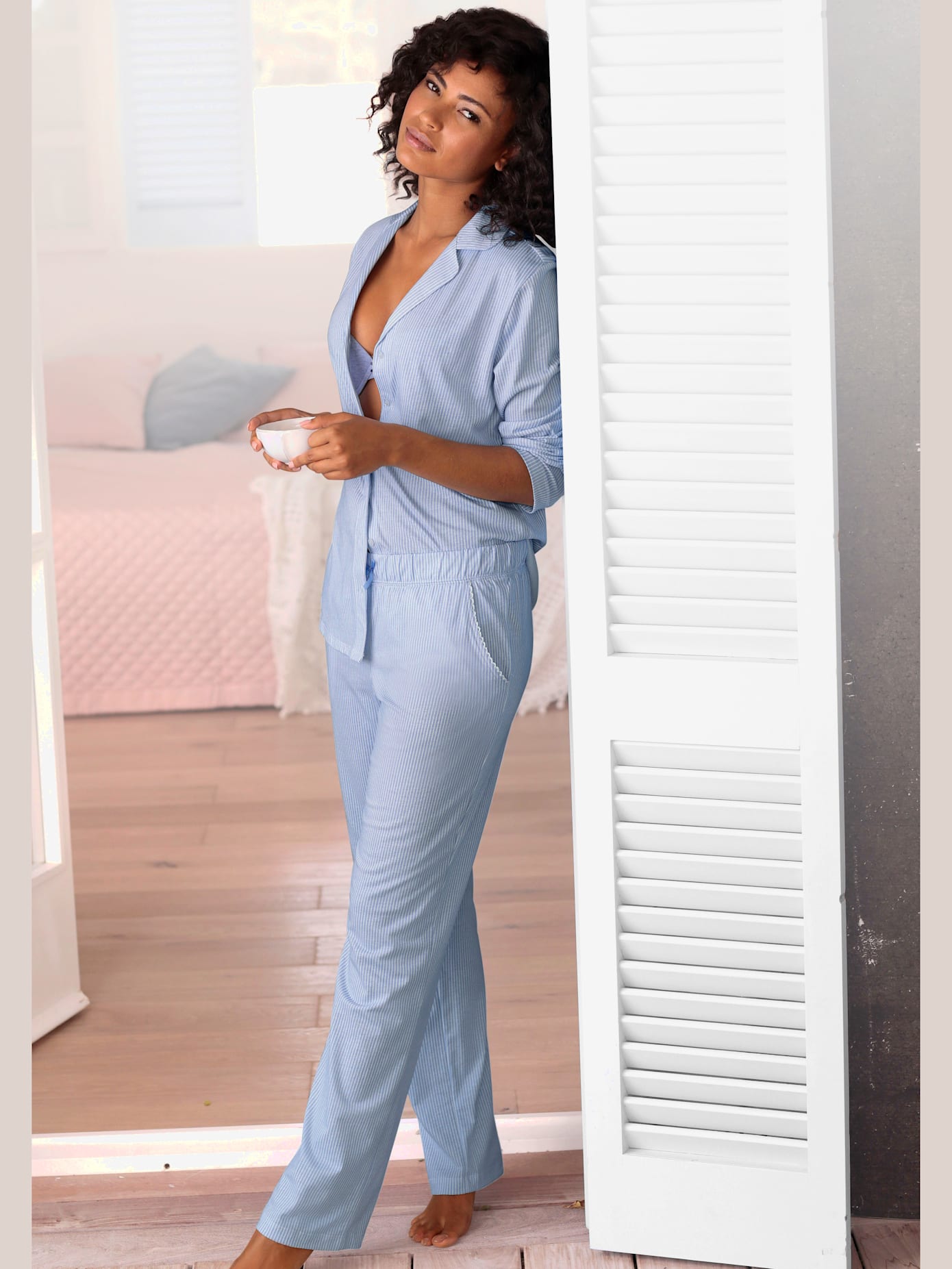 Pyjama classique avec imprimé discret sur toute la surface
