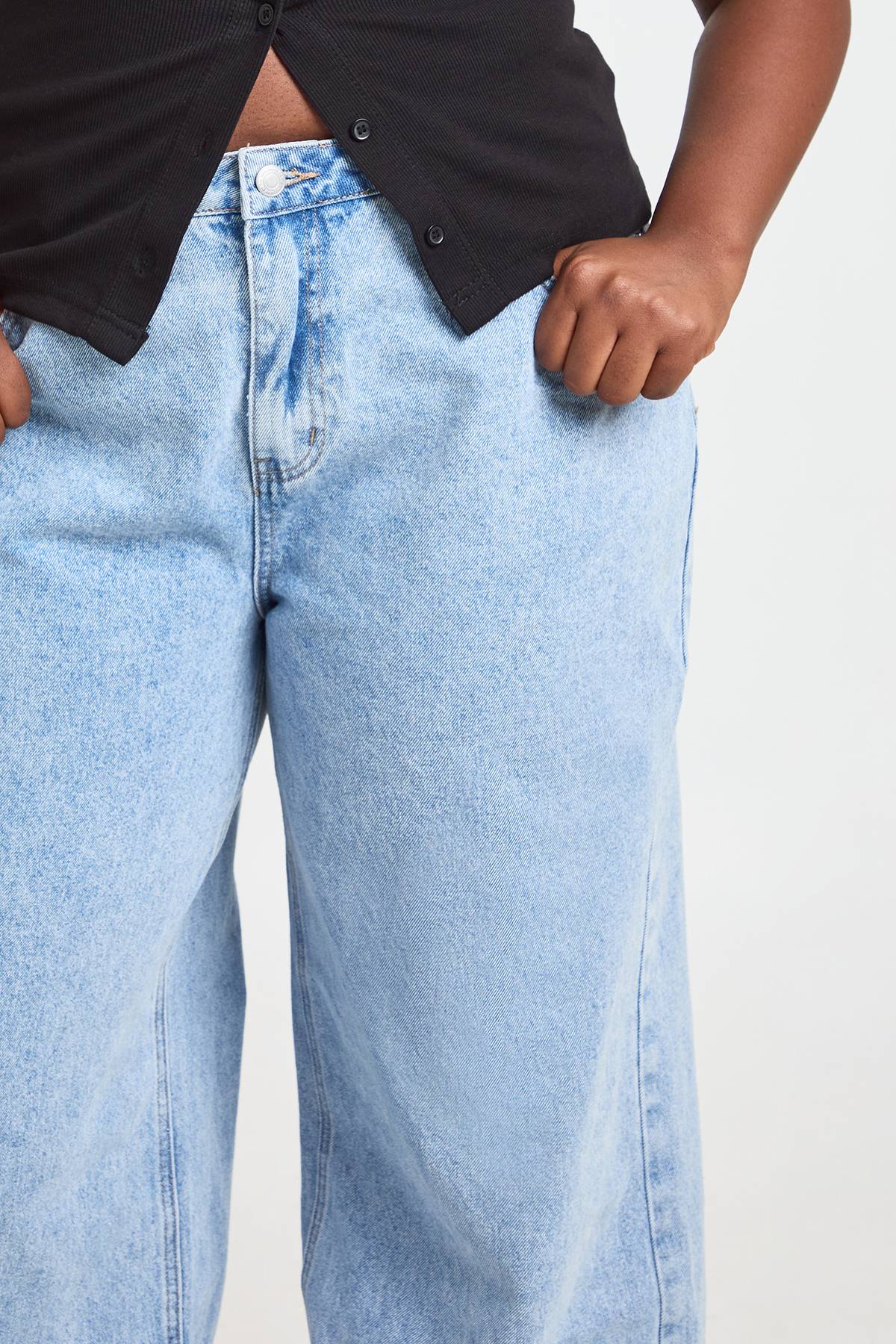 boohoo Jean Grande Taille À Jambe Large Avec Ourlet Revers Profond