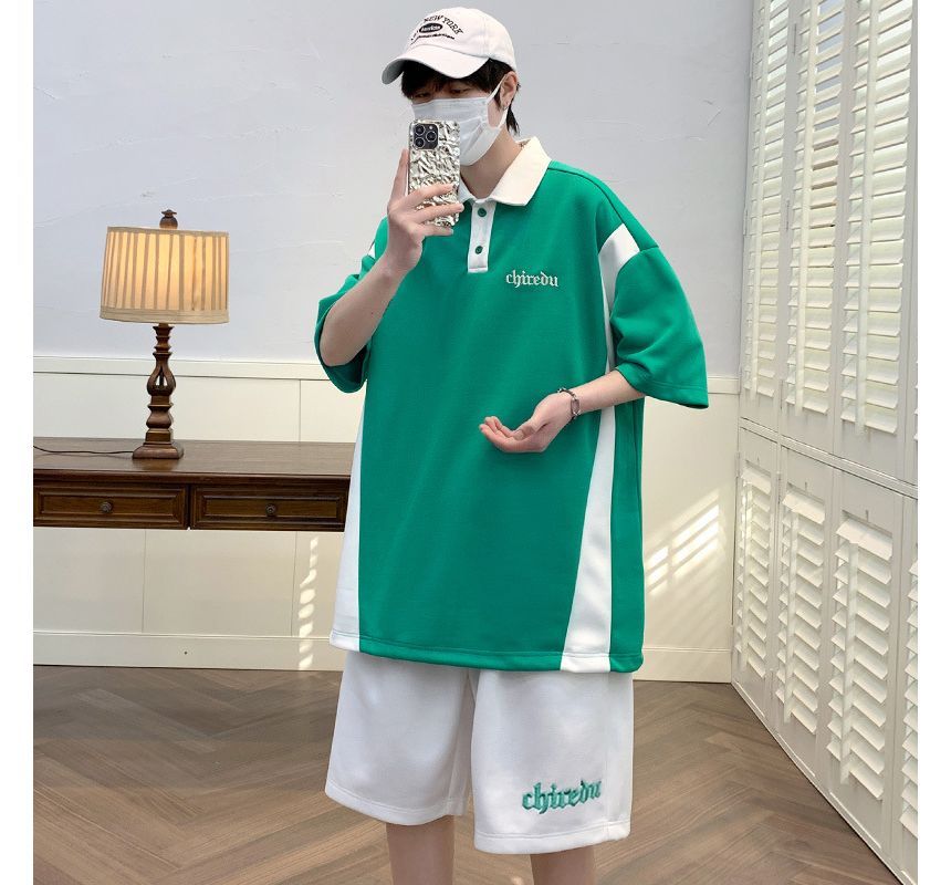 Andrei - Set: Oversized T-shirt met elleboogmouwen, kraag, geborduurde letters en strepen + shorts met gemiddelde taille