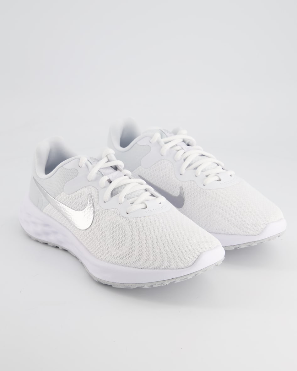 Nike Revolution Sportschuhe in Weiß