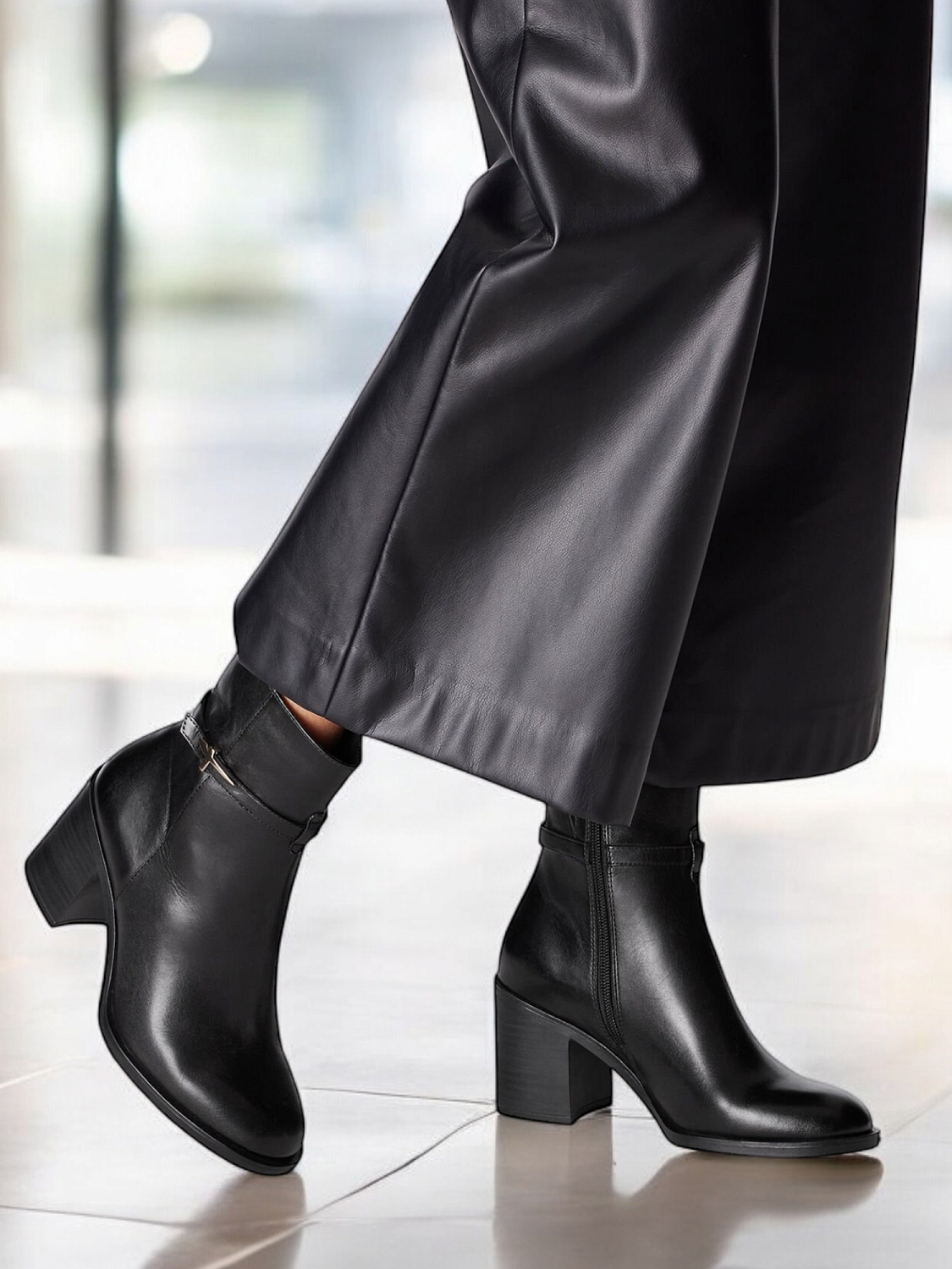 Tamaris Detailed Leather Bootie Black