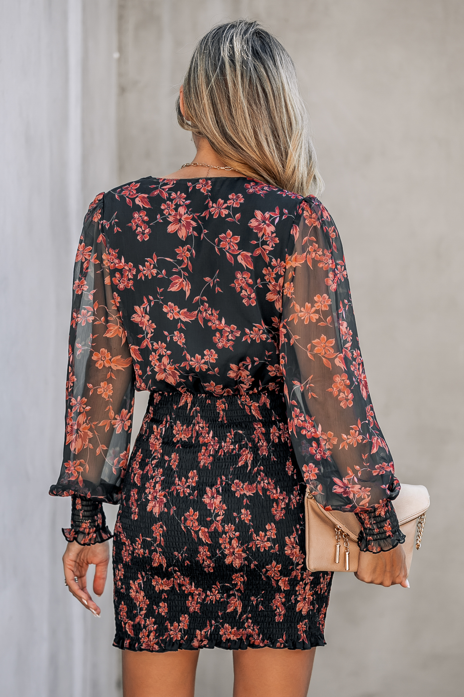 Robe mini à imprimé floral et à smocks noire