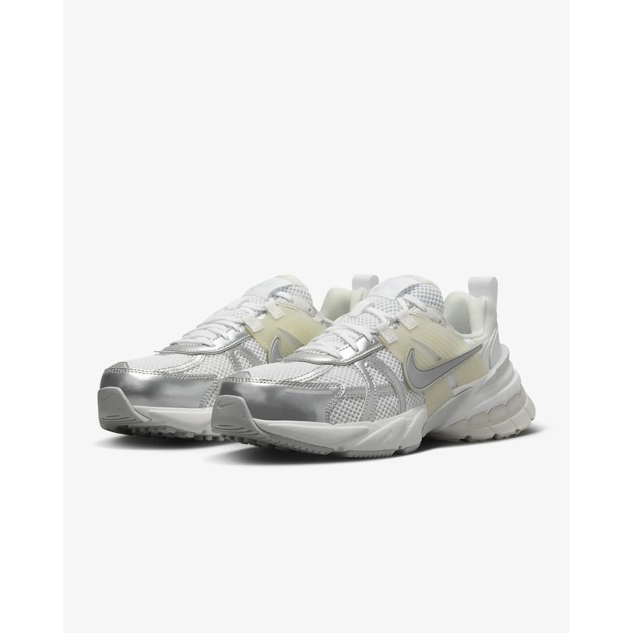 Nike V2K Run Shoes WHITE/METALLIC SILVER-PLATINUM TINT