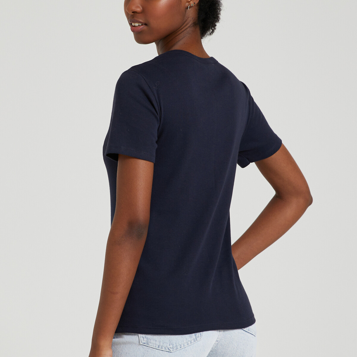 PEQUENO BARCO<br>A camiseta icônica, comprimento curto