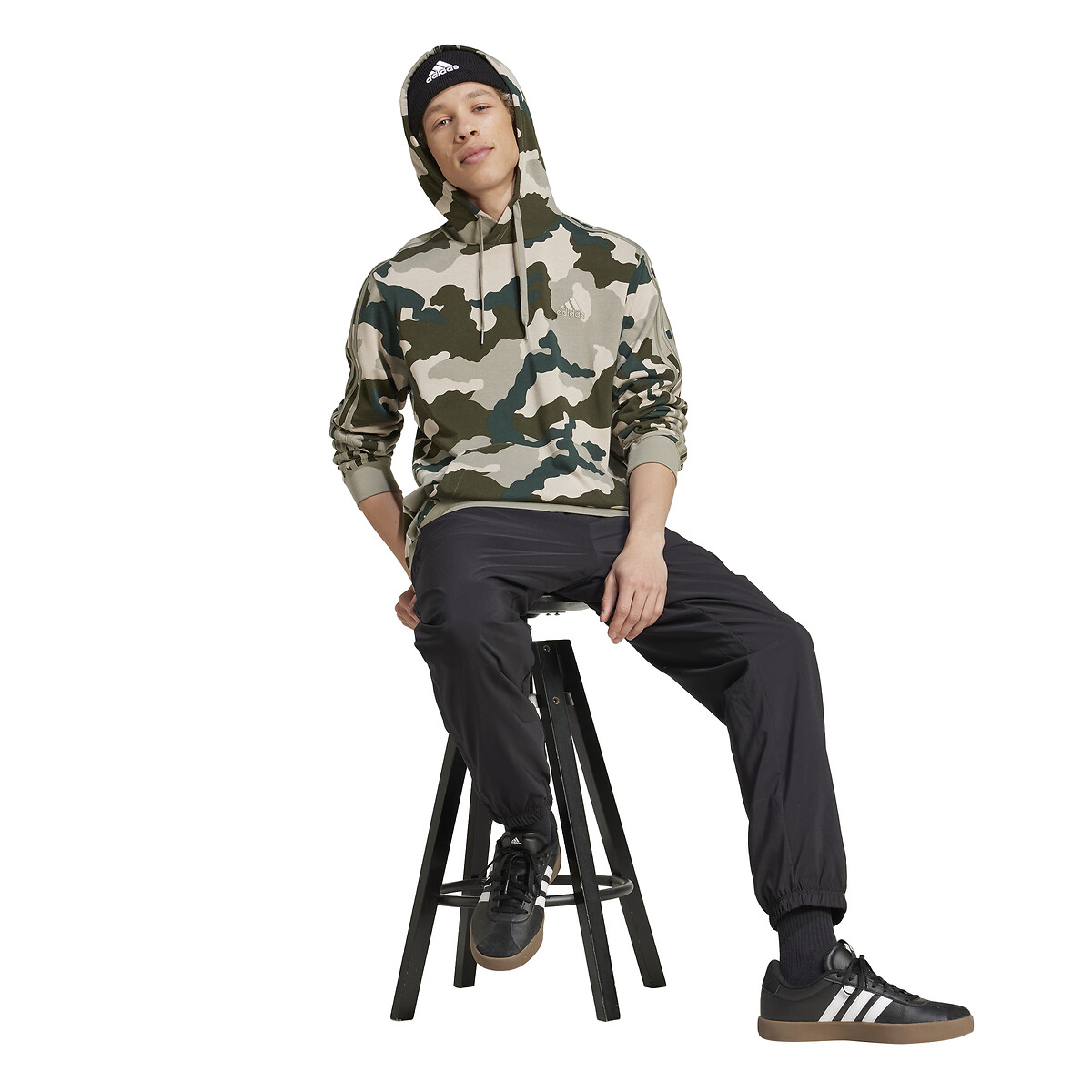 ADIDAS ROUPAS ESPORTIVAS<br>Moletom com capuz e estampa camuflada