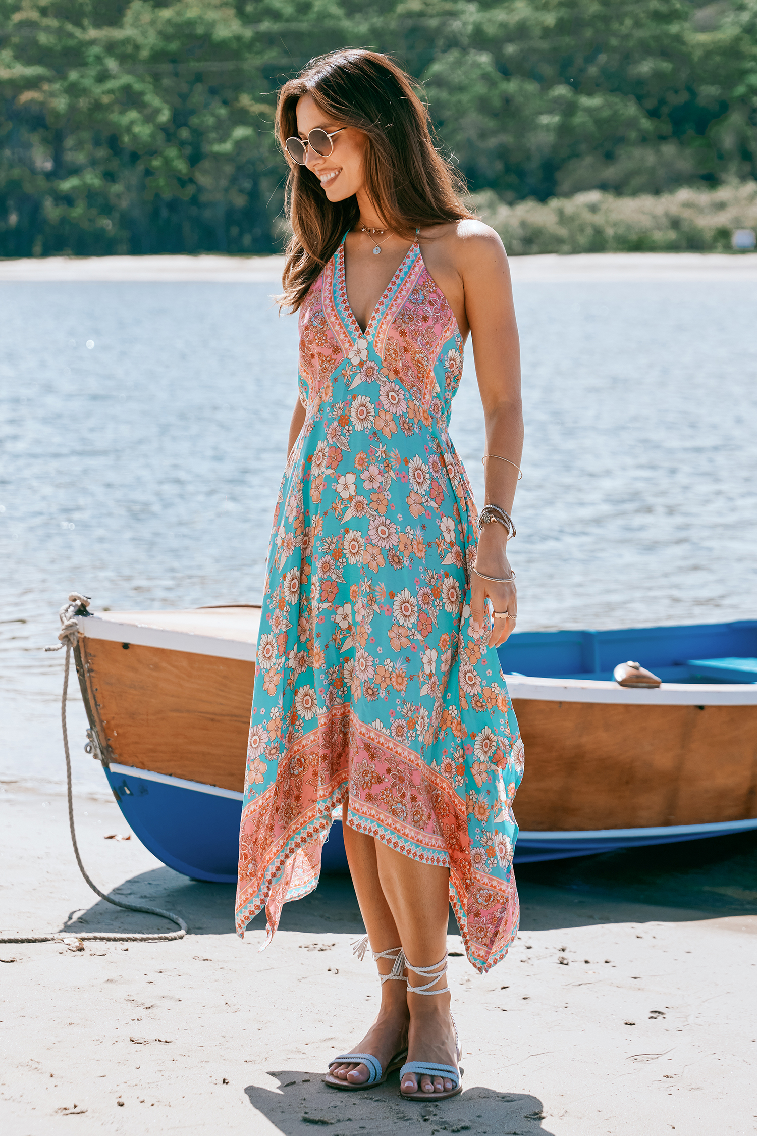 Robe midi asymétrique verte à fleurs roses