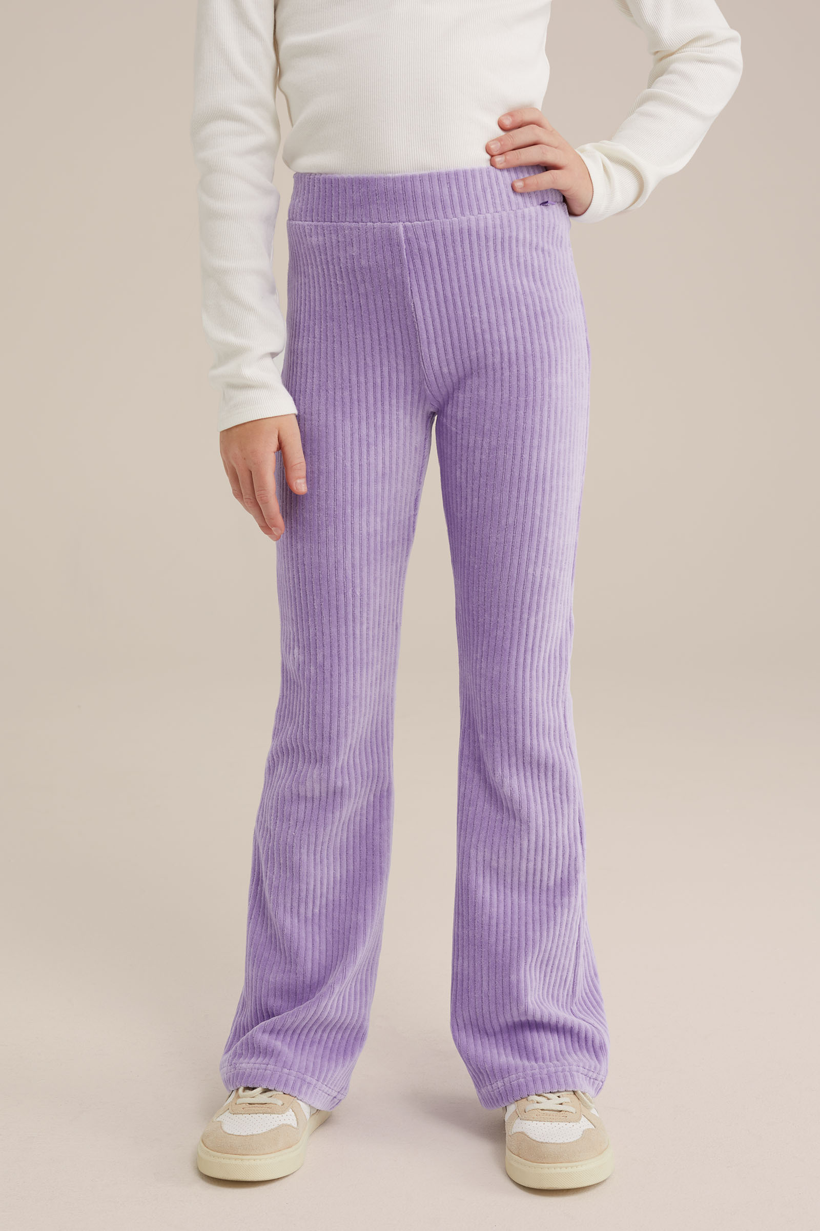 Meisjes velvet flared legging van ribstof WE Fashion Lila