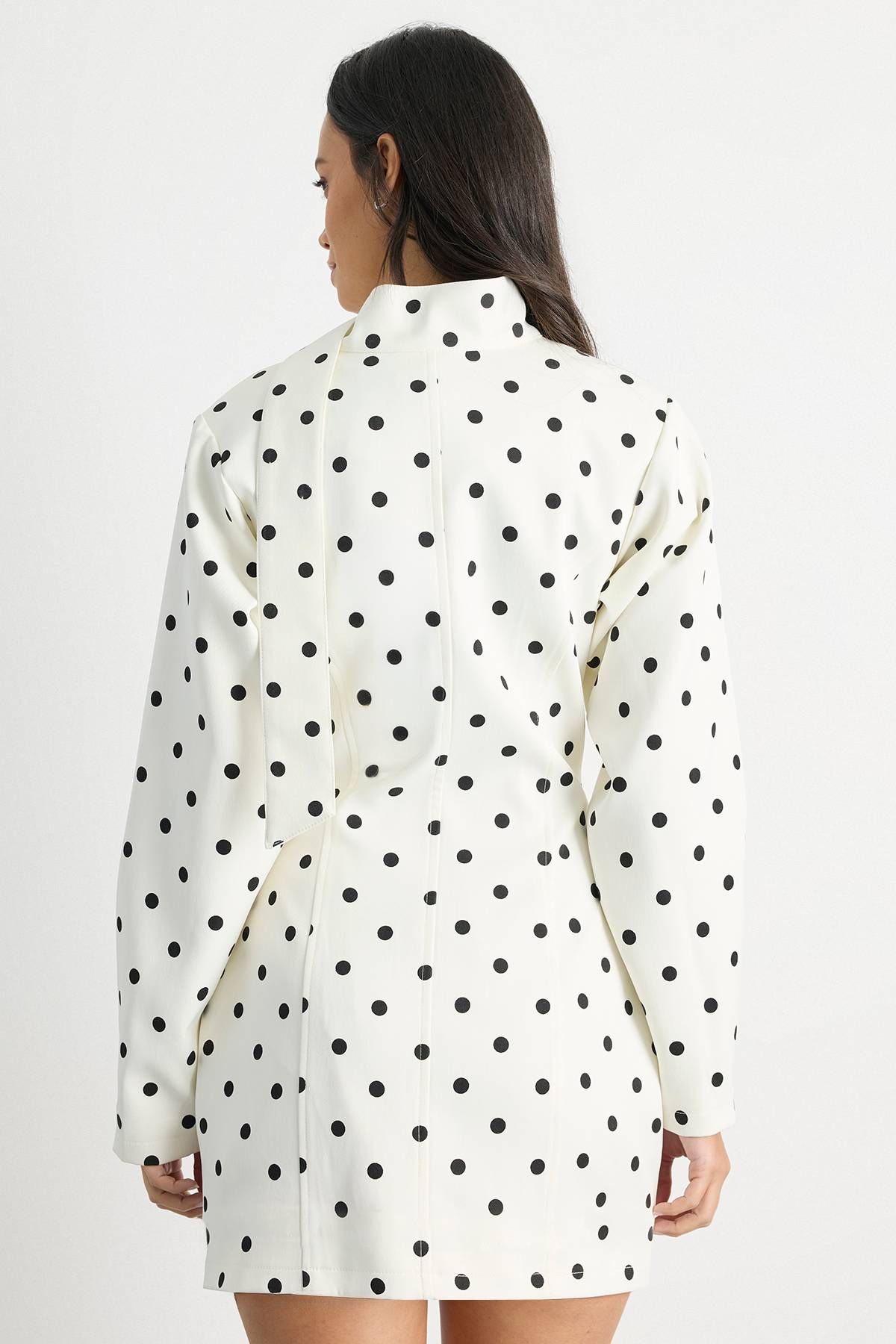 Warehouse Robe Mini Ajustée À Pois Avec Manches Cocon