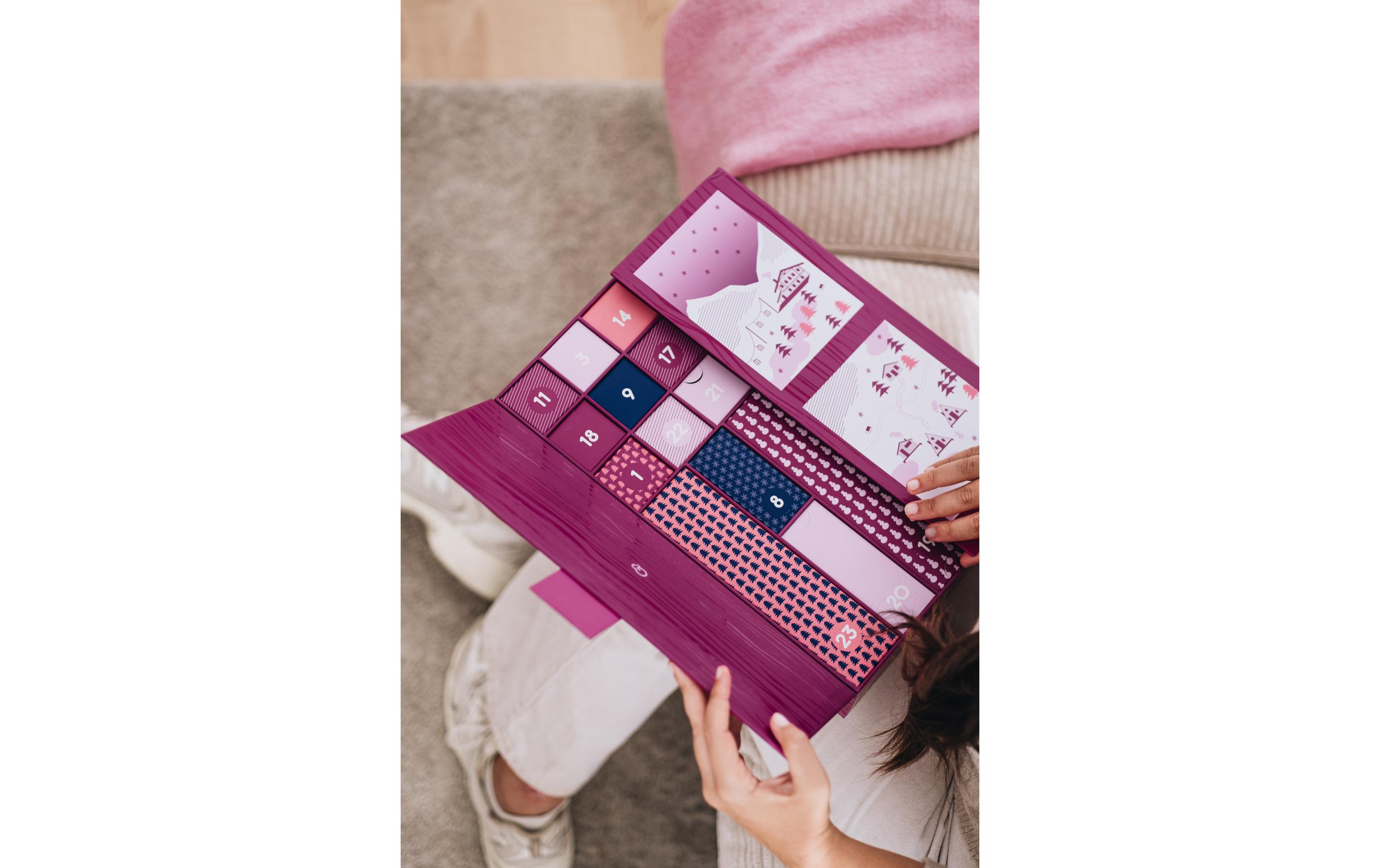 Adventskalender mit Miniprodukte<br>24 duftende Überraschungen – Minikerzen, Diffuser und mehr für eine festliche Adventszeit