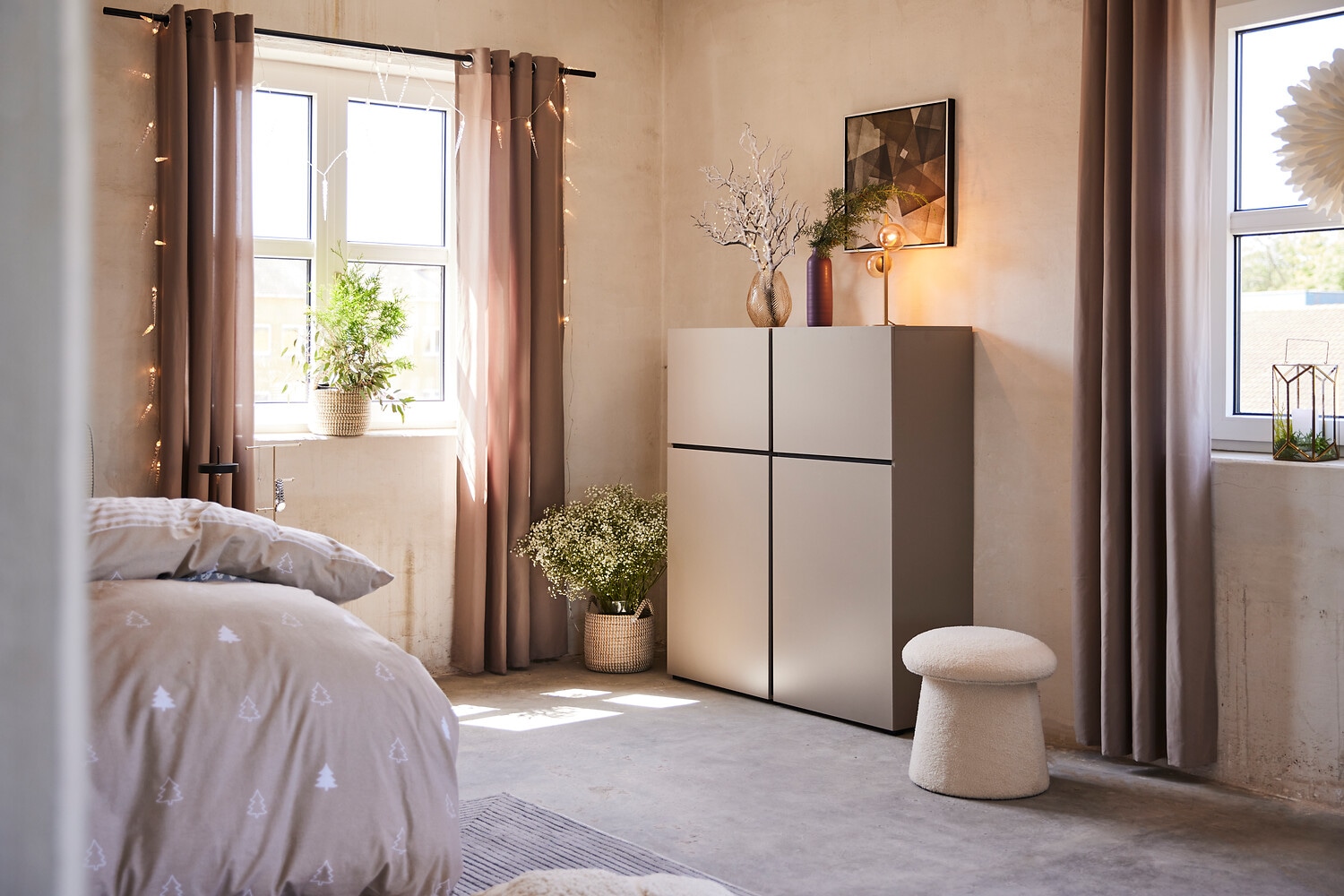 INOSIGN Highboard »Cross, moderne grifflose Hochkommode mit 4 Türen,Türkommode« Hochschrank, Höhe 139 cm mit viel Stauraum, Einlegeböden verstellbar