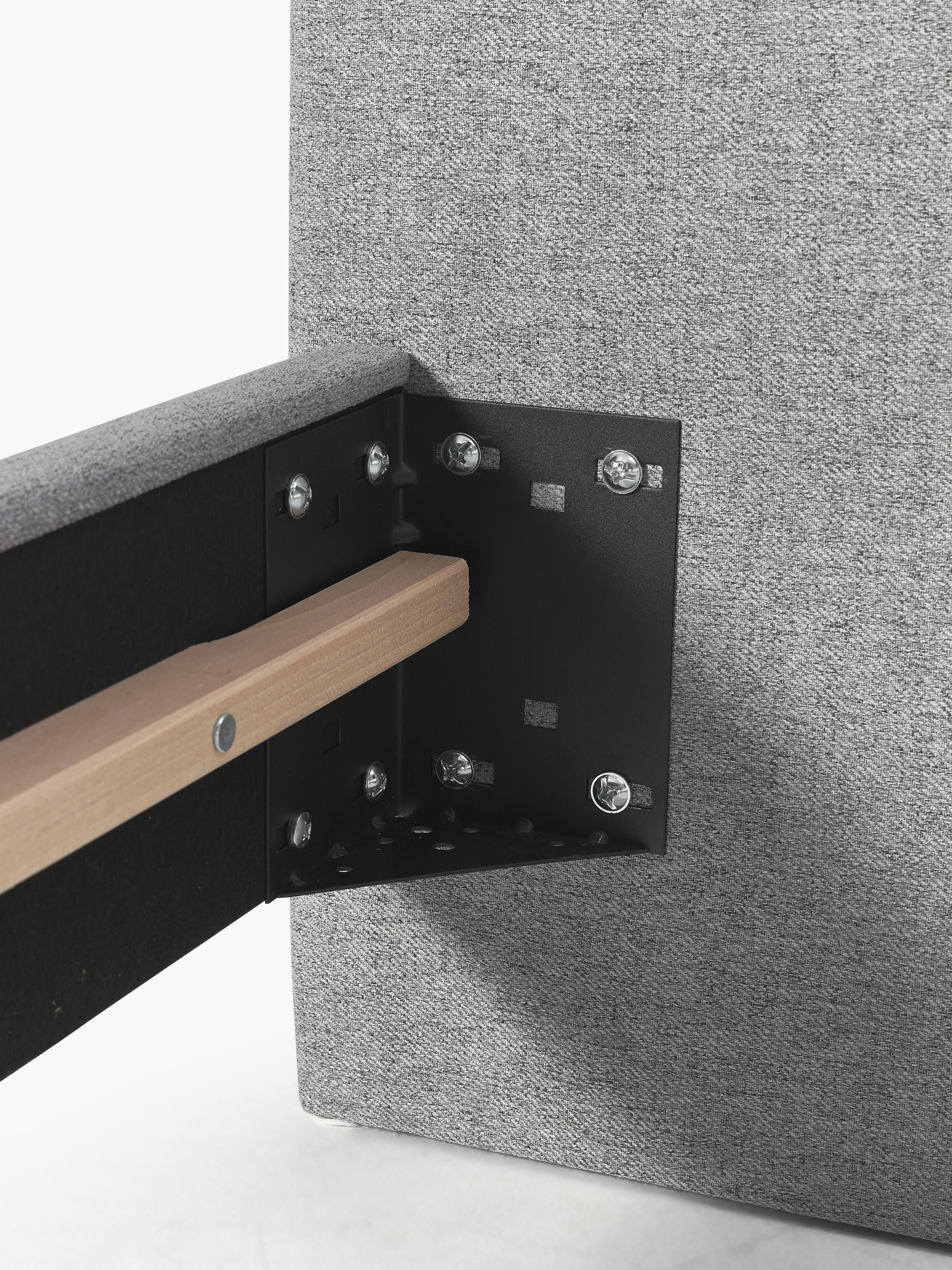 Gestoffeerd bed Giulia met houten poten