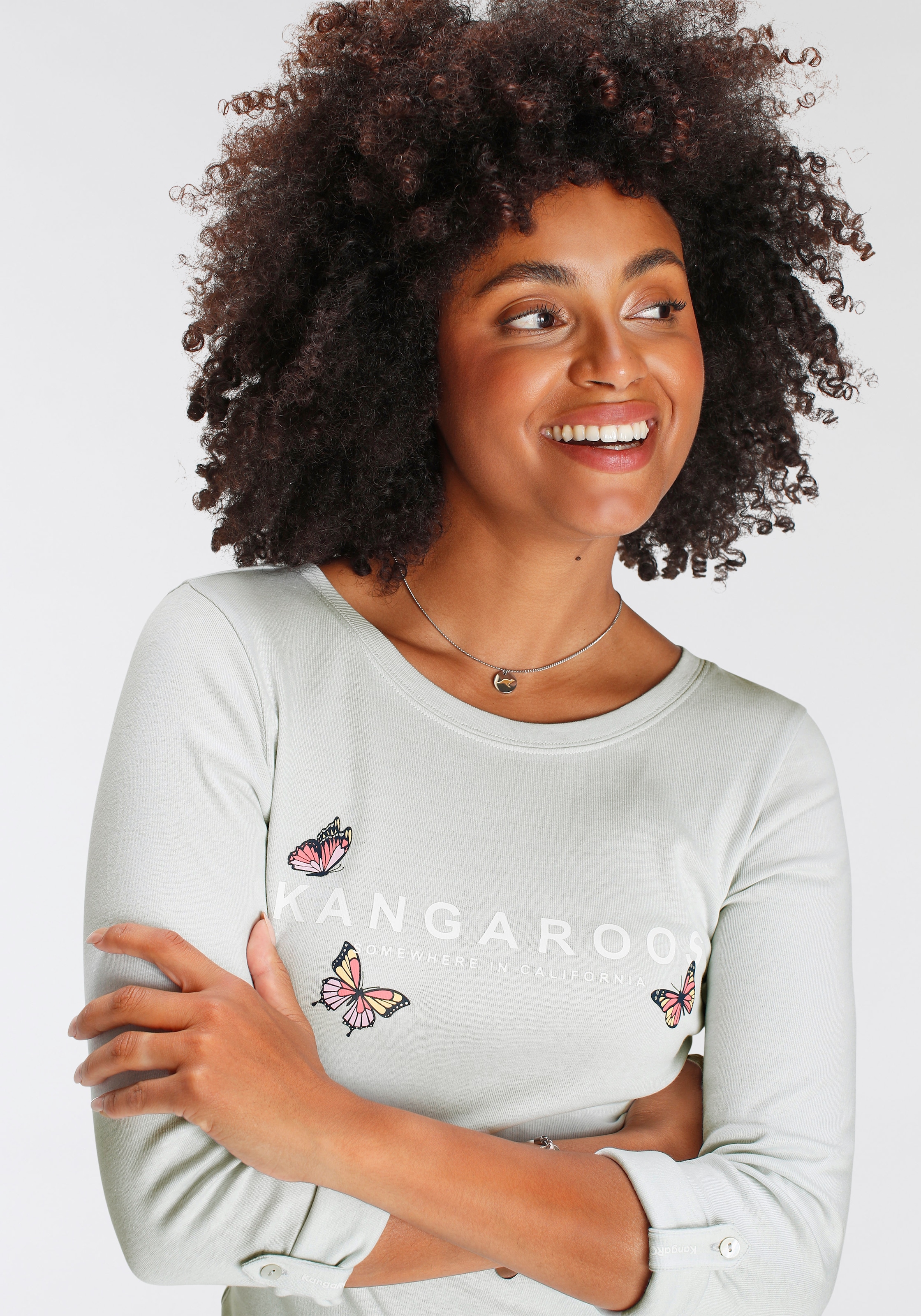 KangaROOS Langarmshirt , krempelbare Ärmel,  sehr figurbetonter Schnitt