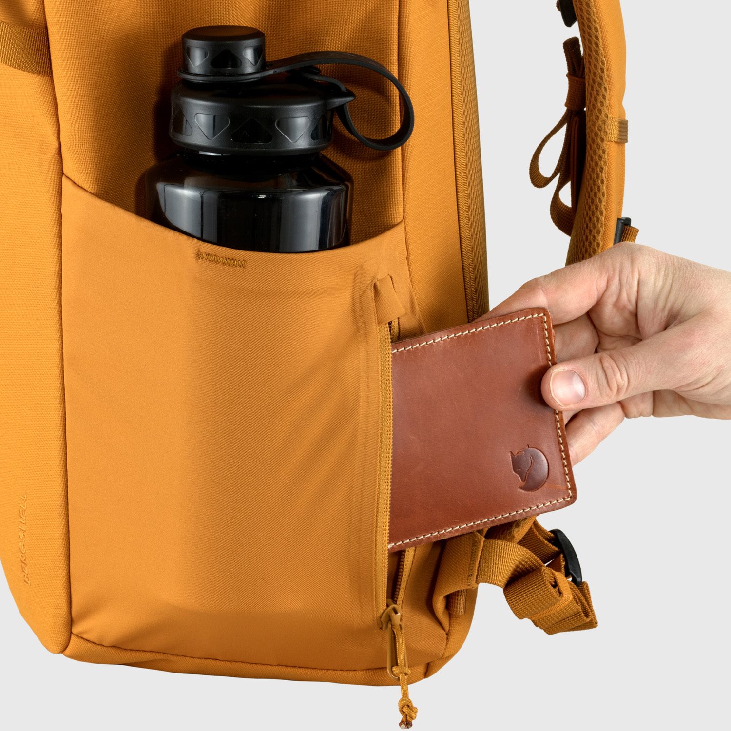 Fjallraven UlvÃ¶ Rolltop 30 red gold