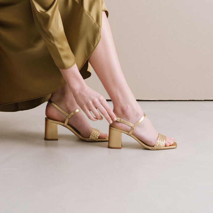 Sandales à talons et brides  en cuir métallisé doré