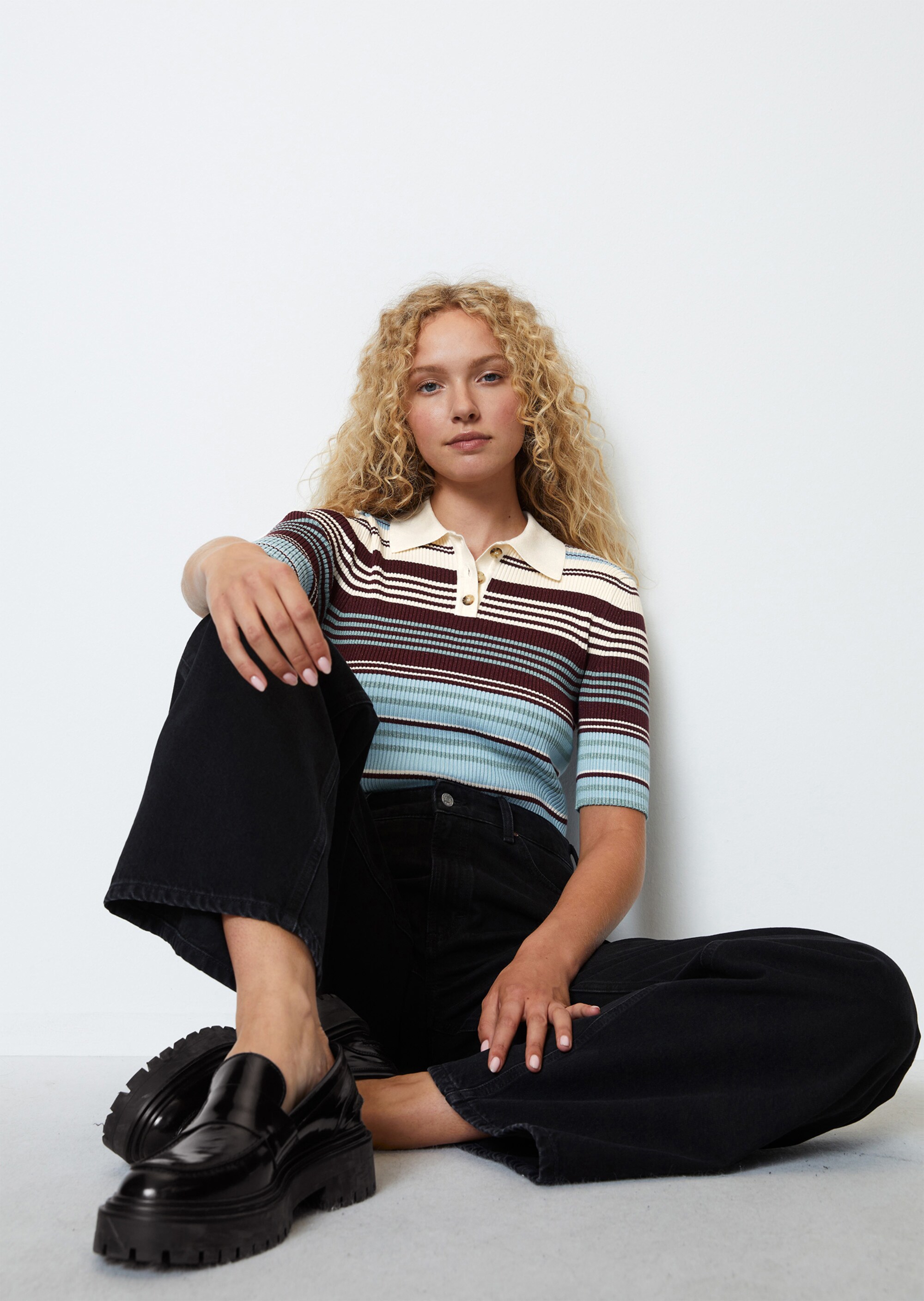 Rippstrick-Poloshirt fittedmit glitzerndem Lamé-Garn