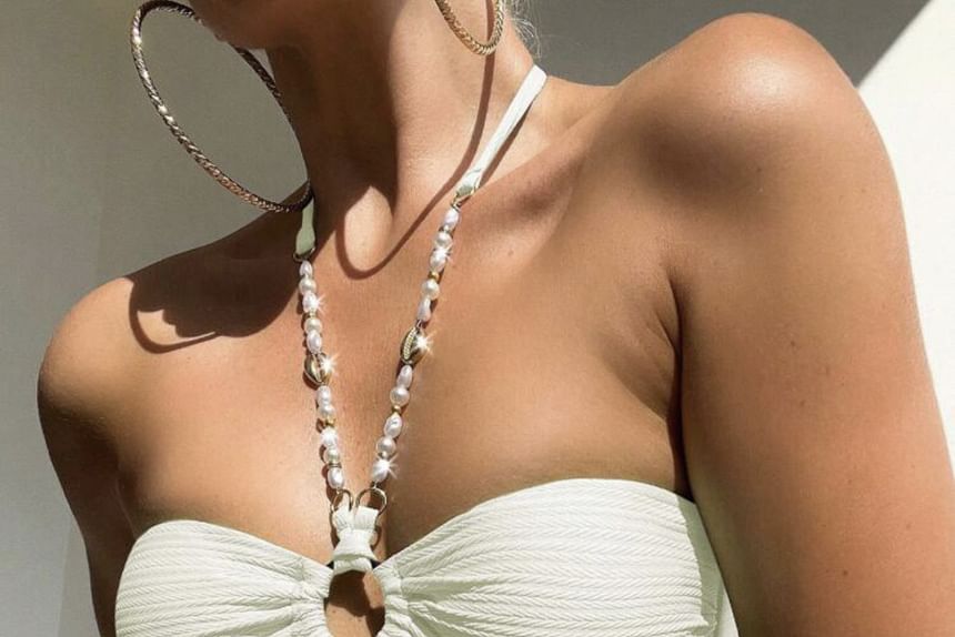 CUCURBIT - Halter-hals neppe parel bandjes hoepel accent bikini set