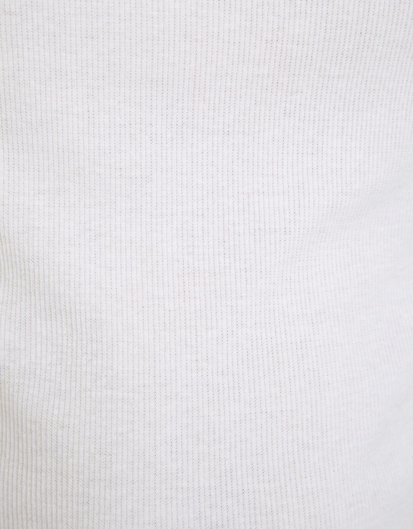 Camiseta canelada com alças finas