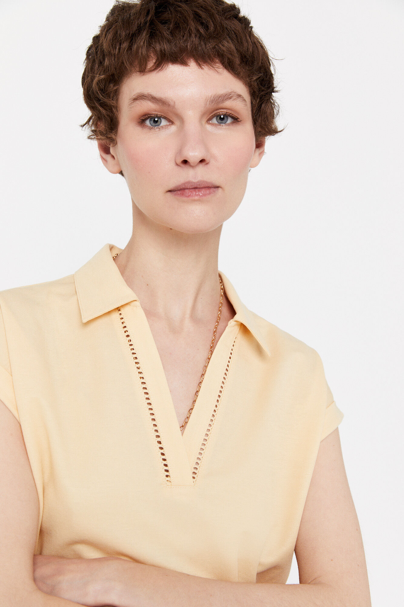 Camisa polo com bainha aberta - Amarela