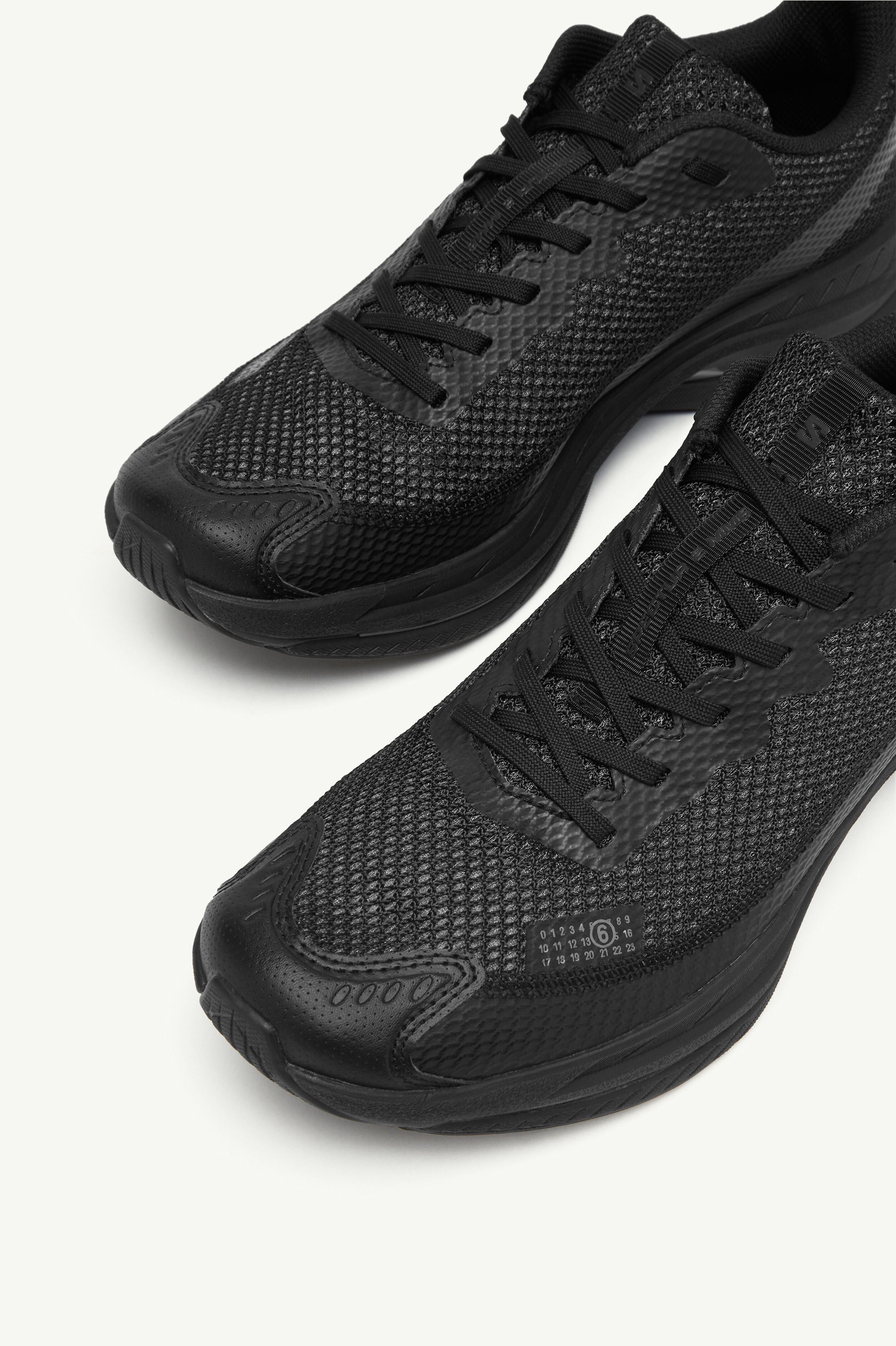 Black Women's Sneakers Spectur 2 MM6 / Salomon | MM6 Noir, étain et argenté