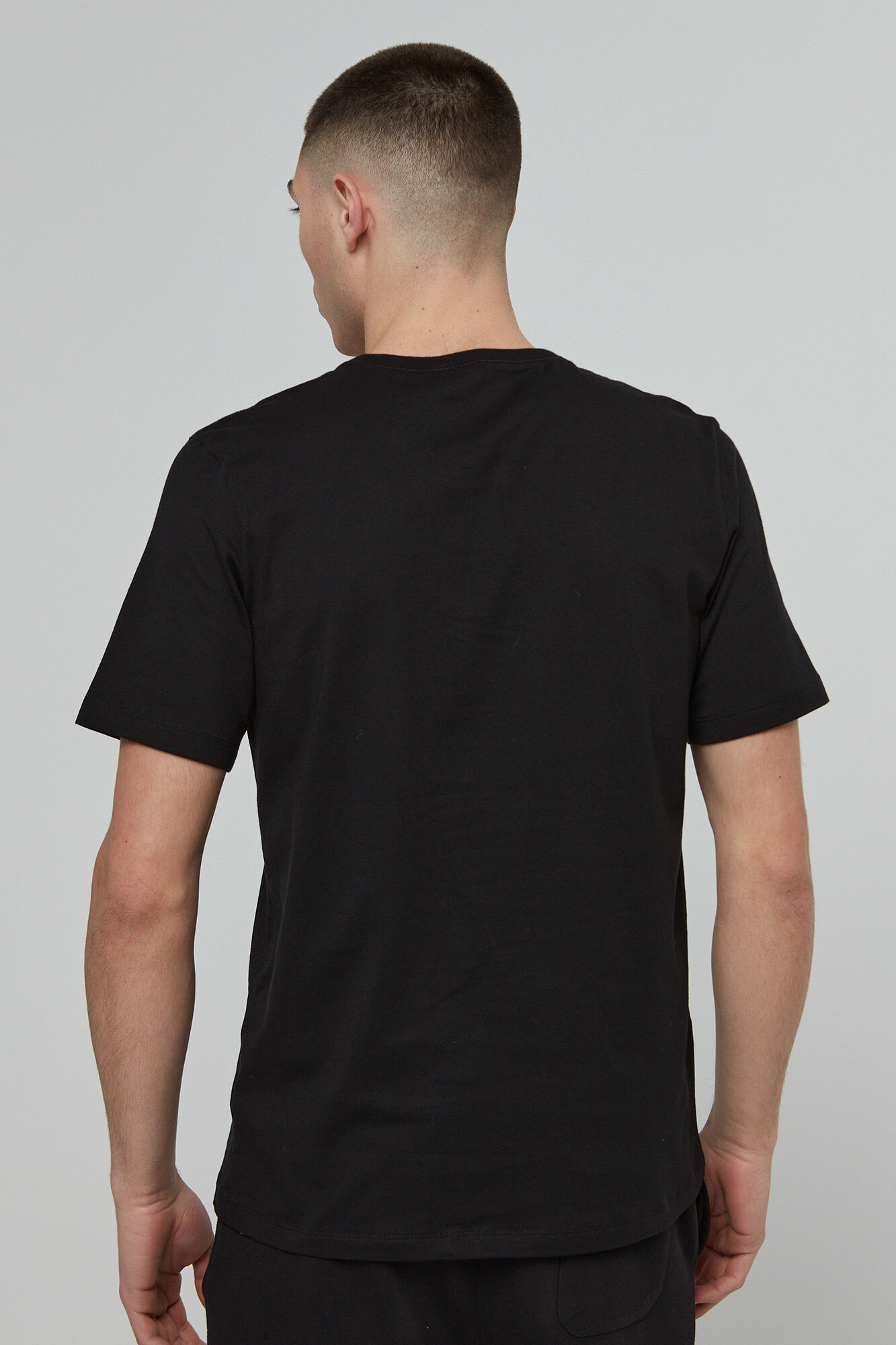 Pacote com 3 camisetas - pretas