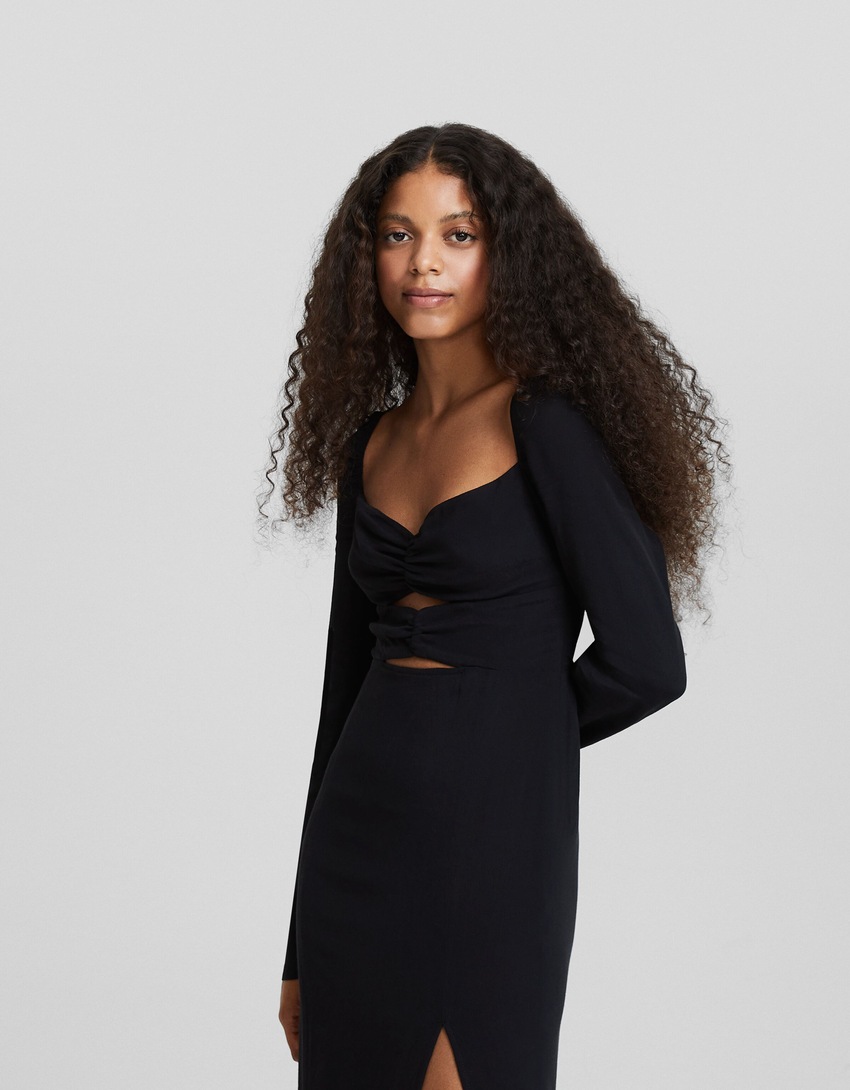 Vestido midi de manga comprida com recorte