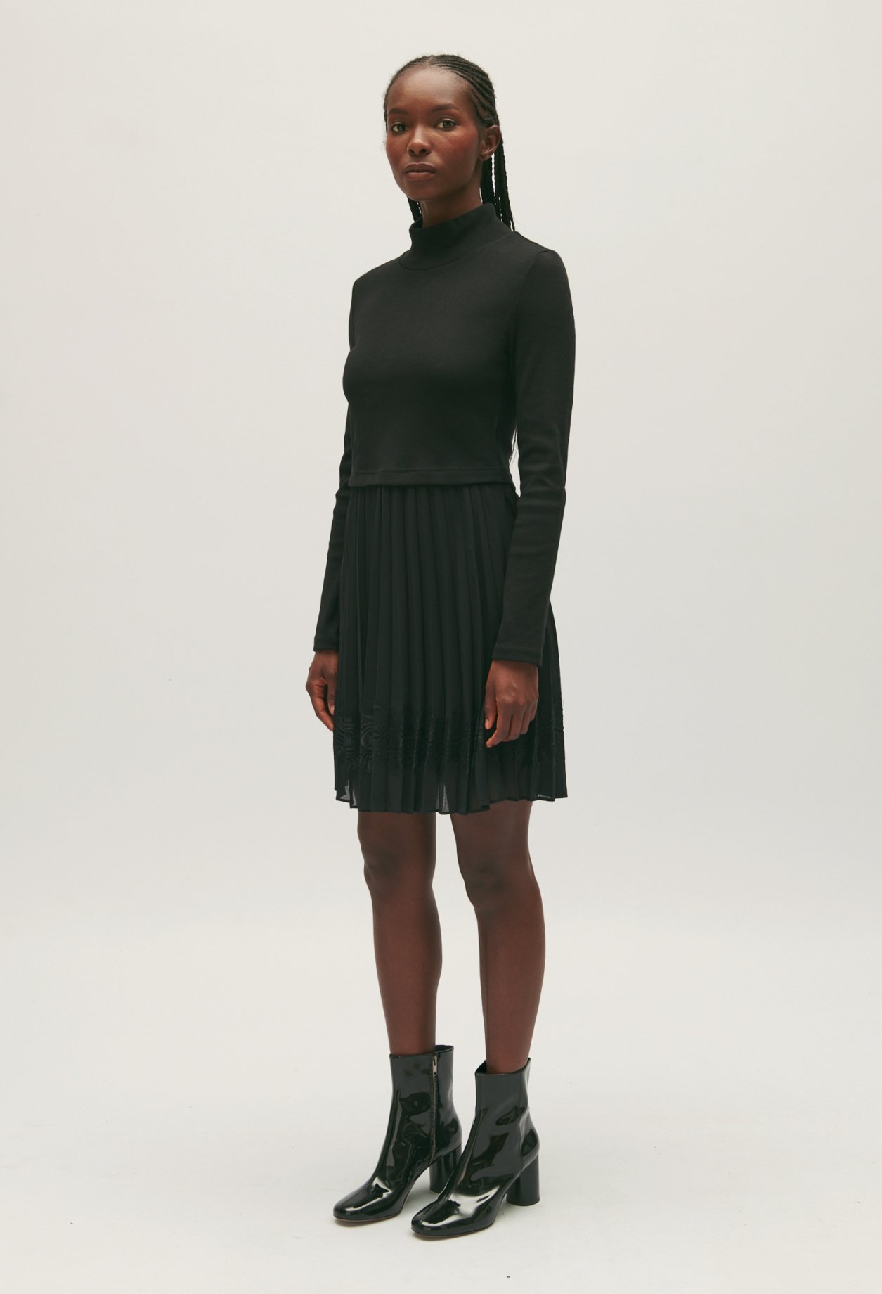 Robe courte plissee noire