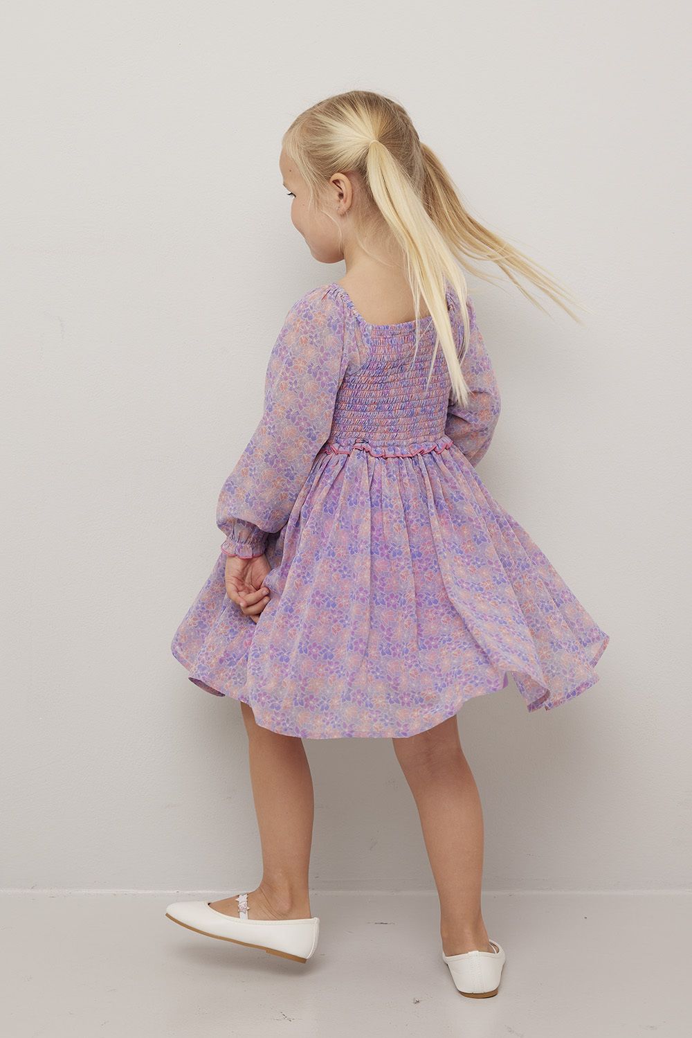 Kjole i chiffon Lilje