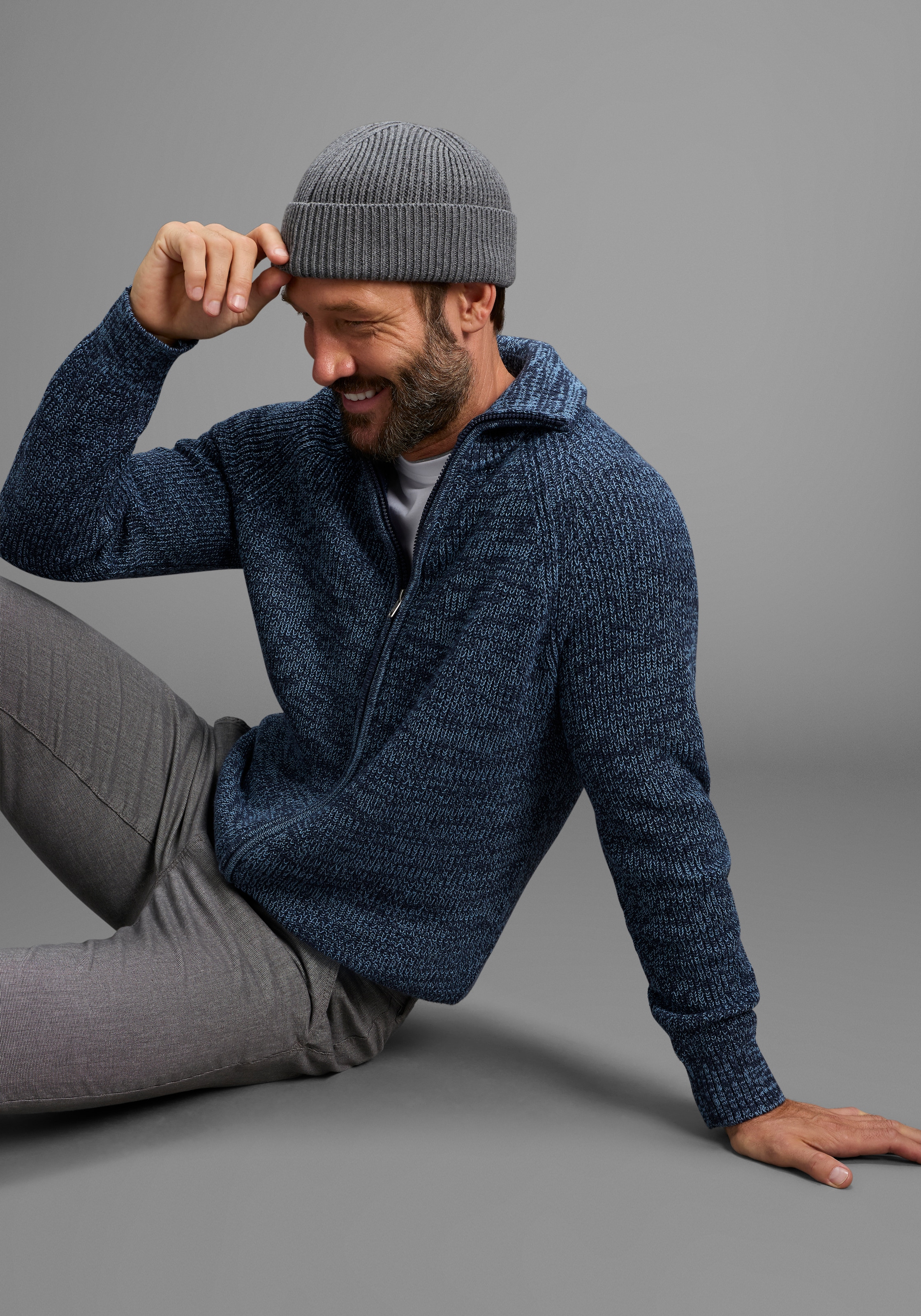 Man's World Strickjacke »Neue Kollektion! Mit Stehkragen & Reissverschluss«, melierte Optik ,weicher Griff, Perfekt für die kältere Jahreszeit