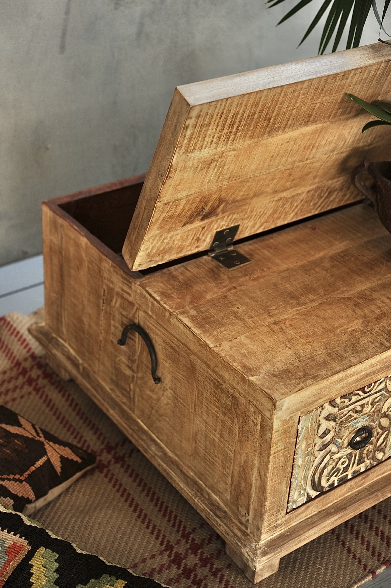 Couch-Box 'Sharina', antikweiß, T 73 cm, B 73 cm, H 40 cm von fischer's lagerhaus