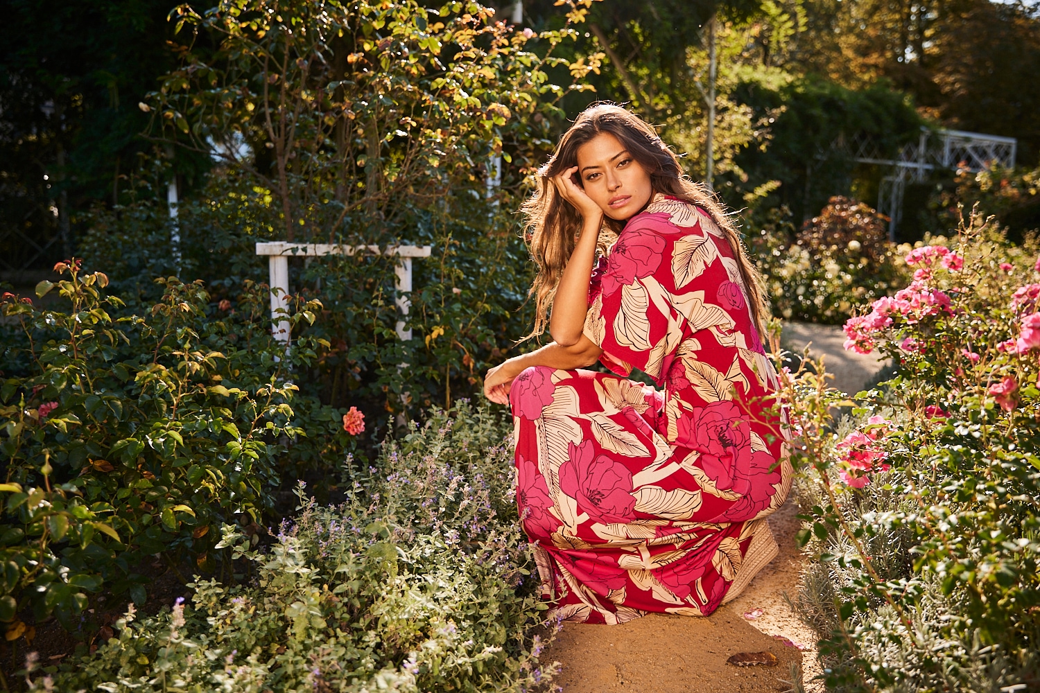 Aniston SELECTED Sommerkleid mit grossflächigem Blüten- und Blätterdruck