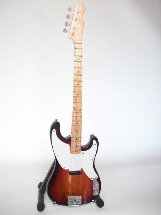 Mini guitar: The Police - Sting - Fender Precision
